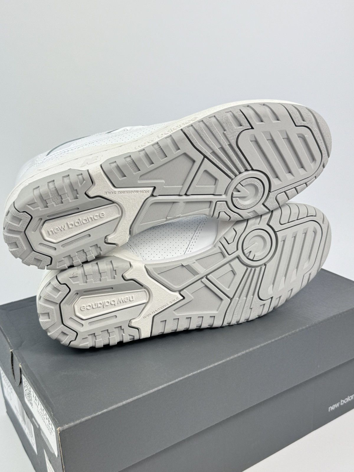 New Balance NEW BALANCE 550 SNEAKERS Size US 8.5 / EU 41-42 - 4 Thumbnail