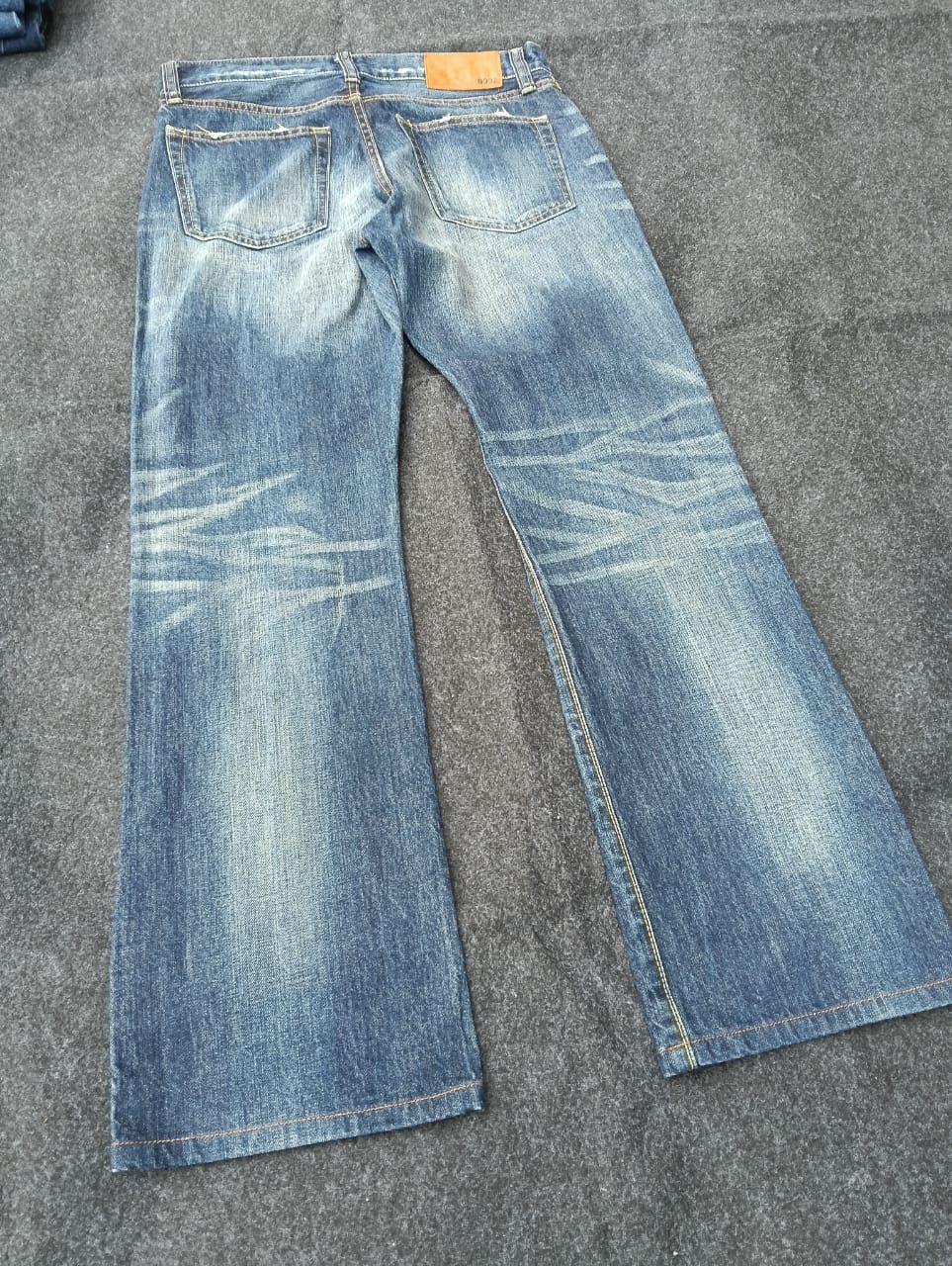 Uniqlo UNIQLO UJ Vintage Wash/Faded Bootcut Denim Jeans Size US 31 - 1 Thumbnail