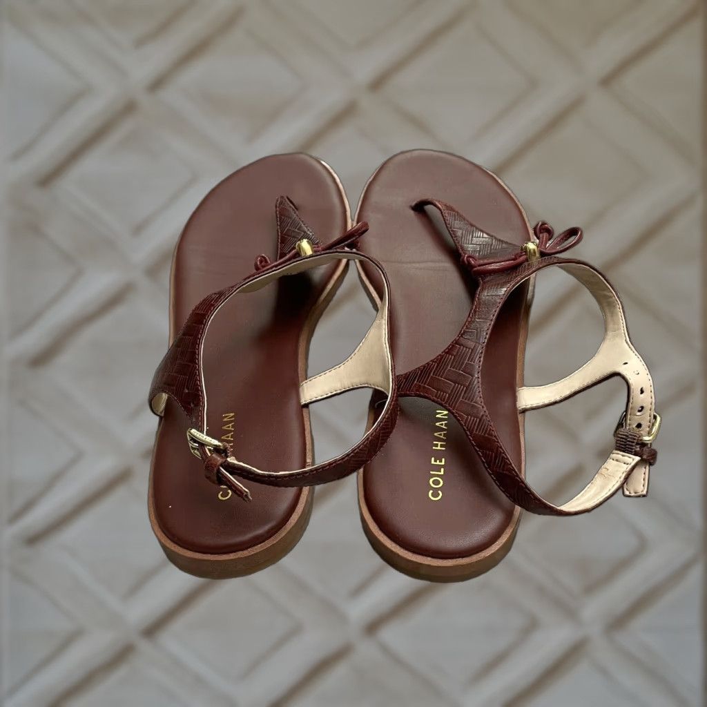 Cole Haan Leather Thong Sandals Women's 8.5 Brown T-Strap Bow Flats Buckle