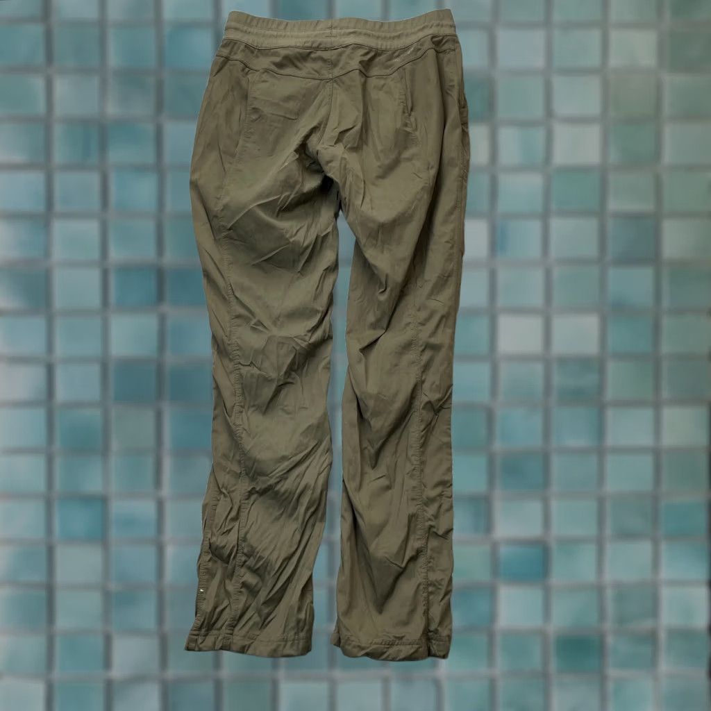 The North Face VINTAGE The North Face Pants Womens Large Green Aphrodite 2 Straight Leg Drawstring Size 36" / US 14 / IT 50 - 1 Thumbnail