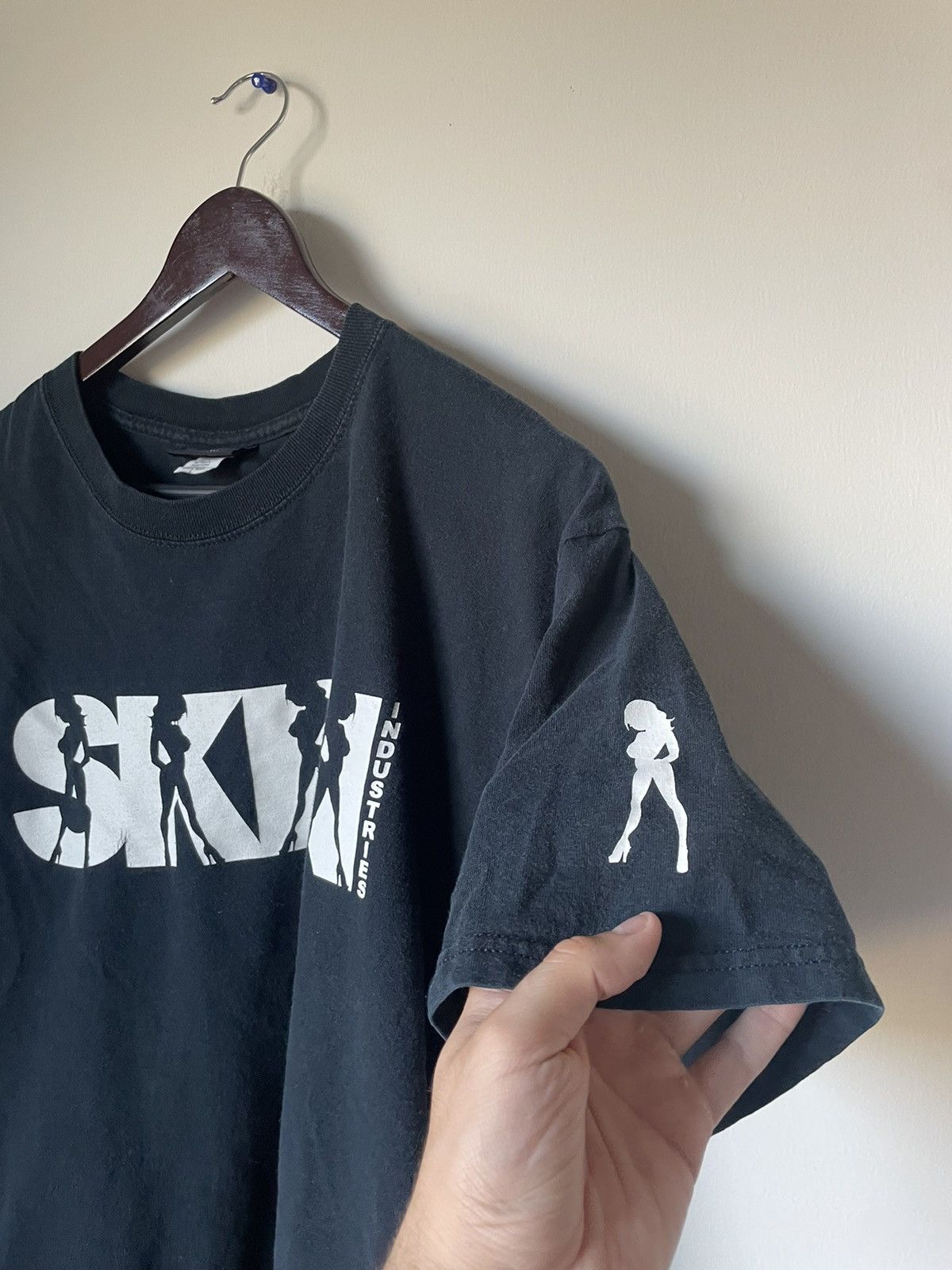 Vintage Vintage y2k skin industries tee Size US L / EU 52-54 / 3 - 2 Thumbnail