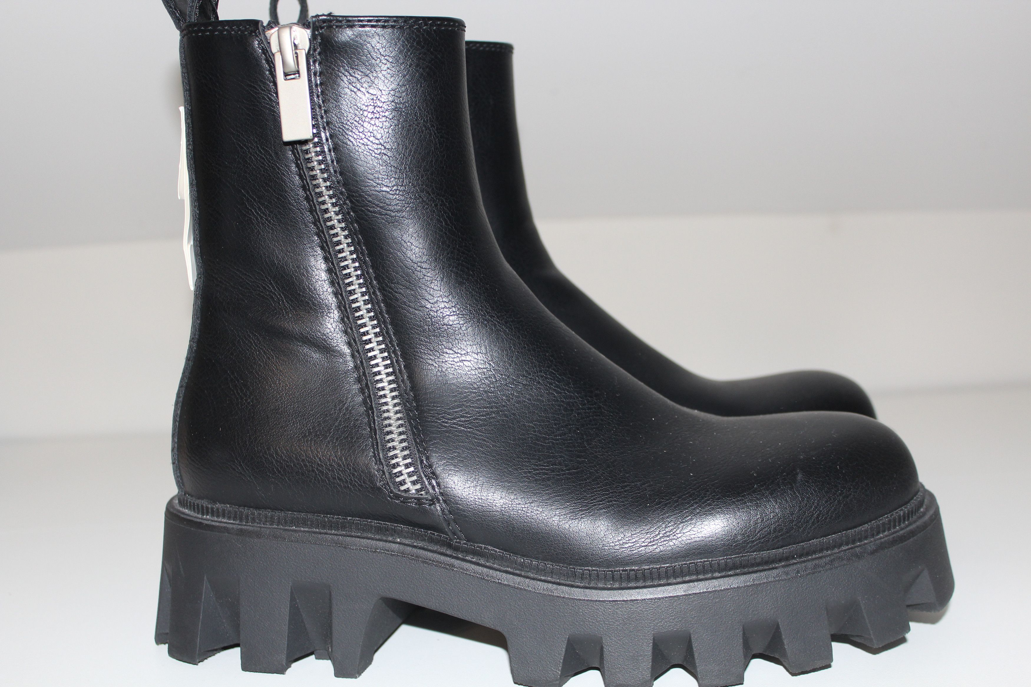 Zara Zara Black Lug Sole Chunky Chelsea Boots Ankle EU 41 10.5W Size US 10.5 / IT 40.5 - 3 Thumbnail