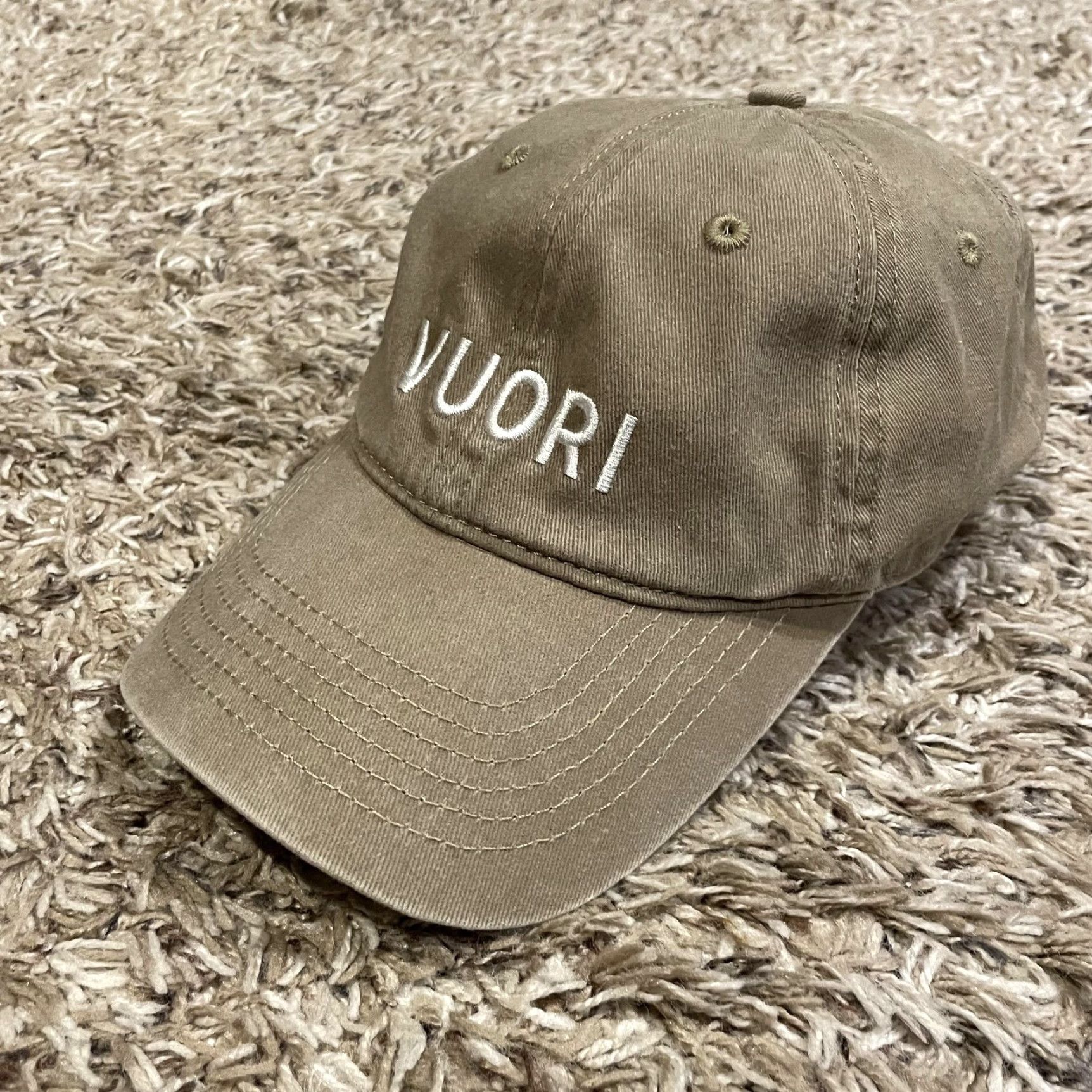 Vuori Vuori Baseball Cap One Size Tan Twill Logo Embroidered Casual Mens Hat Strap Back Adjustable Vintage No Size ONE SIZE - 2 Thumbnail