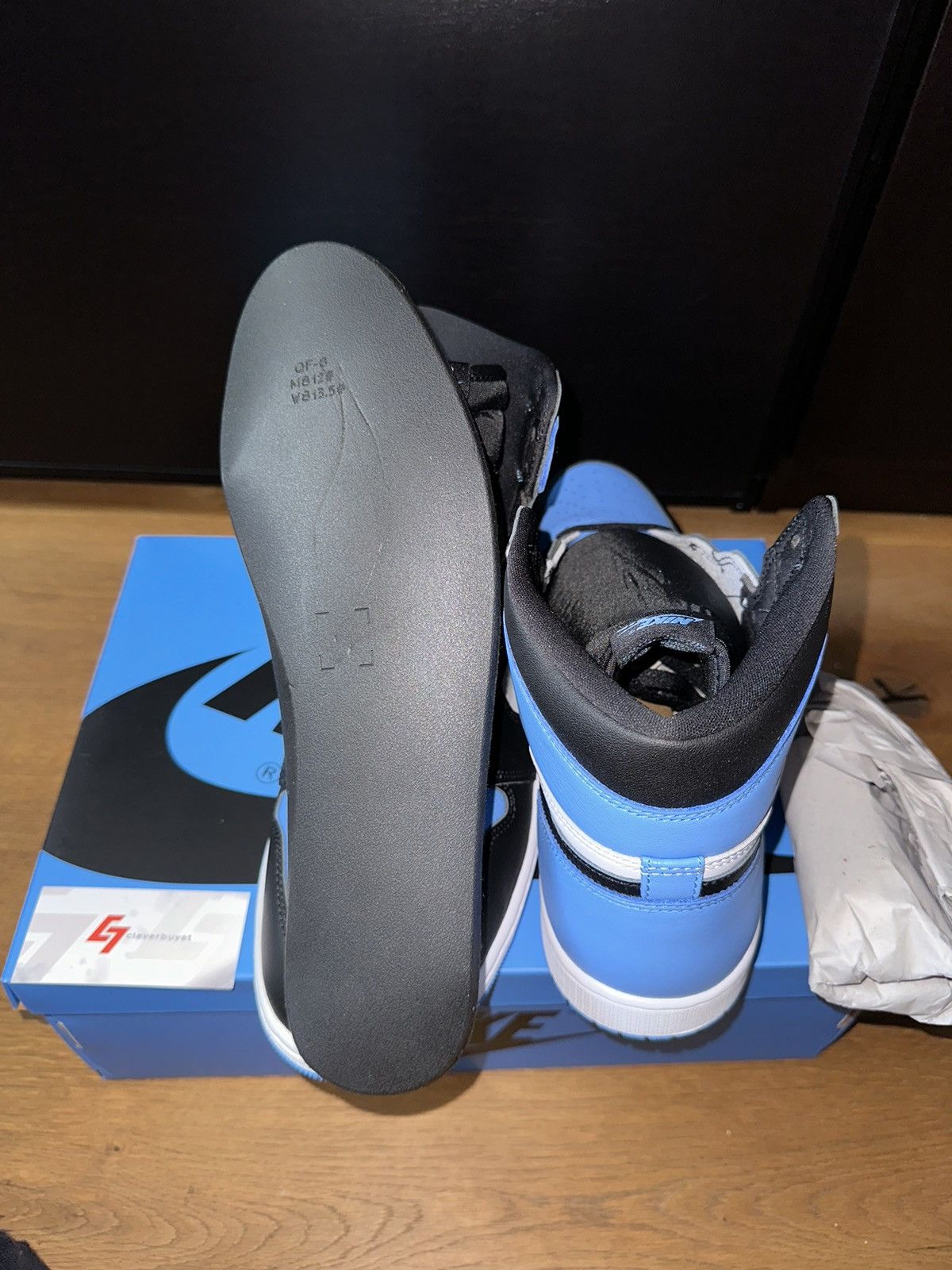 Jordan Brand × Nike Air Jordan 1 Retro High „UNC TOE“ Size US 12 / EU 45 - 7 Thumbnail