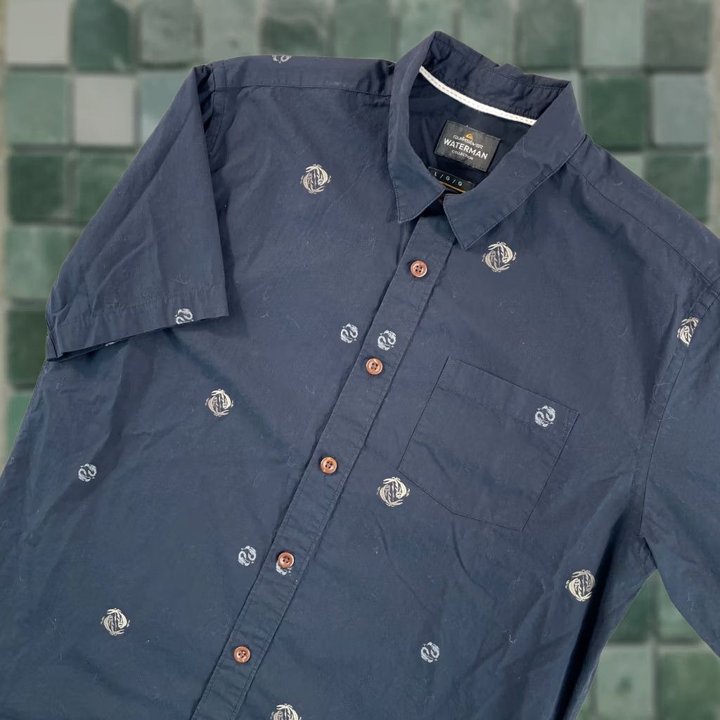 Quiksilver Quiksilver Waterman Shirt Men Large Navy Embroidered Fish Hawaiian Short Sleeve Size US L / EU 52-54 / 3 - 1 Thumbnail