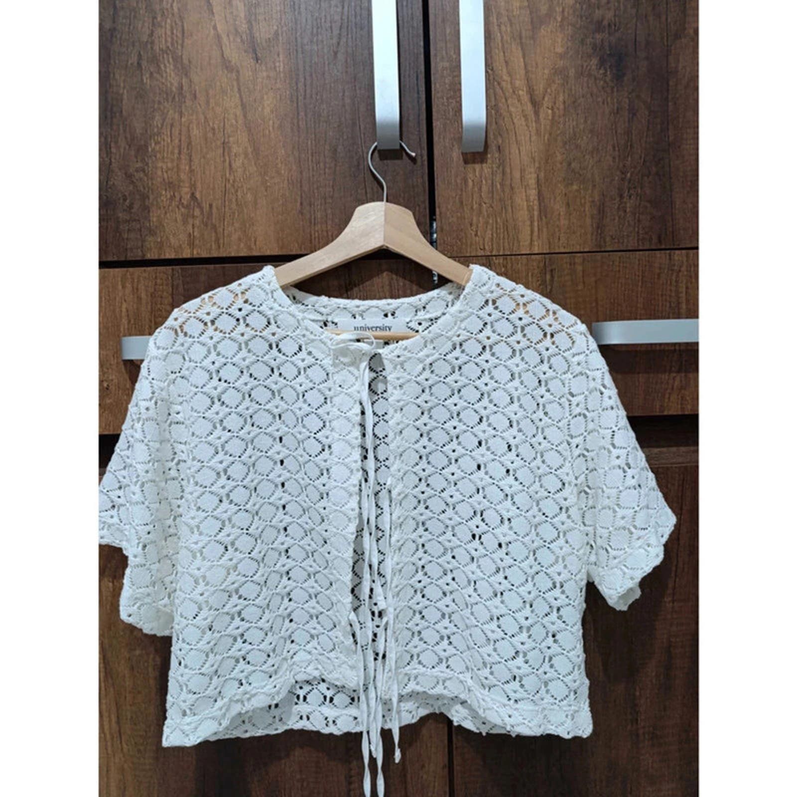 Other 3/4 Sleeve White Top with Tiny Holes and Front Straps Size M / US 6-8 / IT 42-44 - 5 Thumbnail