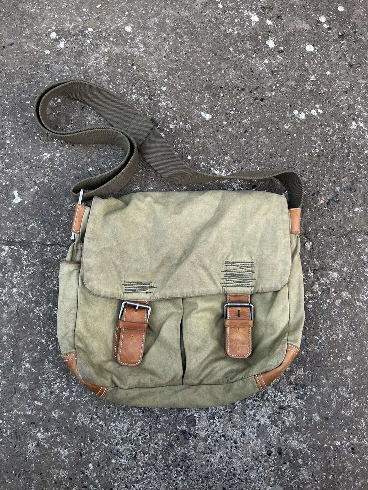 Japanese Brand Vintage Bree Waxed Canvas Japanese Style Crossbody Bag Size ONE SIZE - 1 Thumbnail