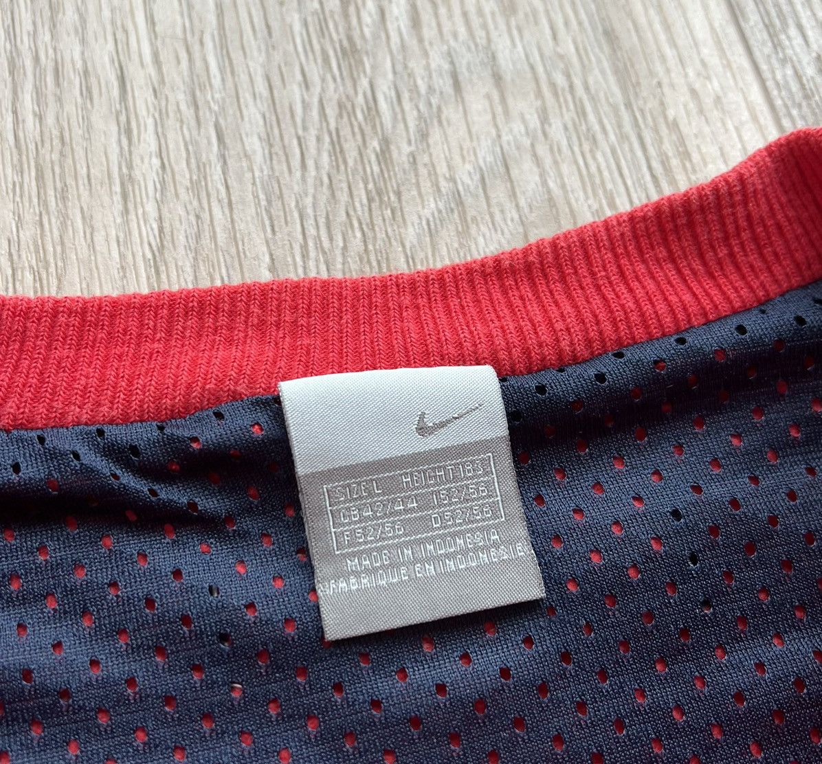 Nike × Vintage Vintage 90s Nike Big Embroidered Logo Red Sweatshirt Y2K Size US L / EU 52-54 / 3 - 5 Thumbnail