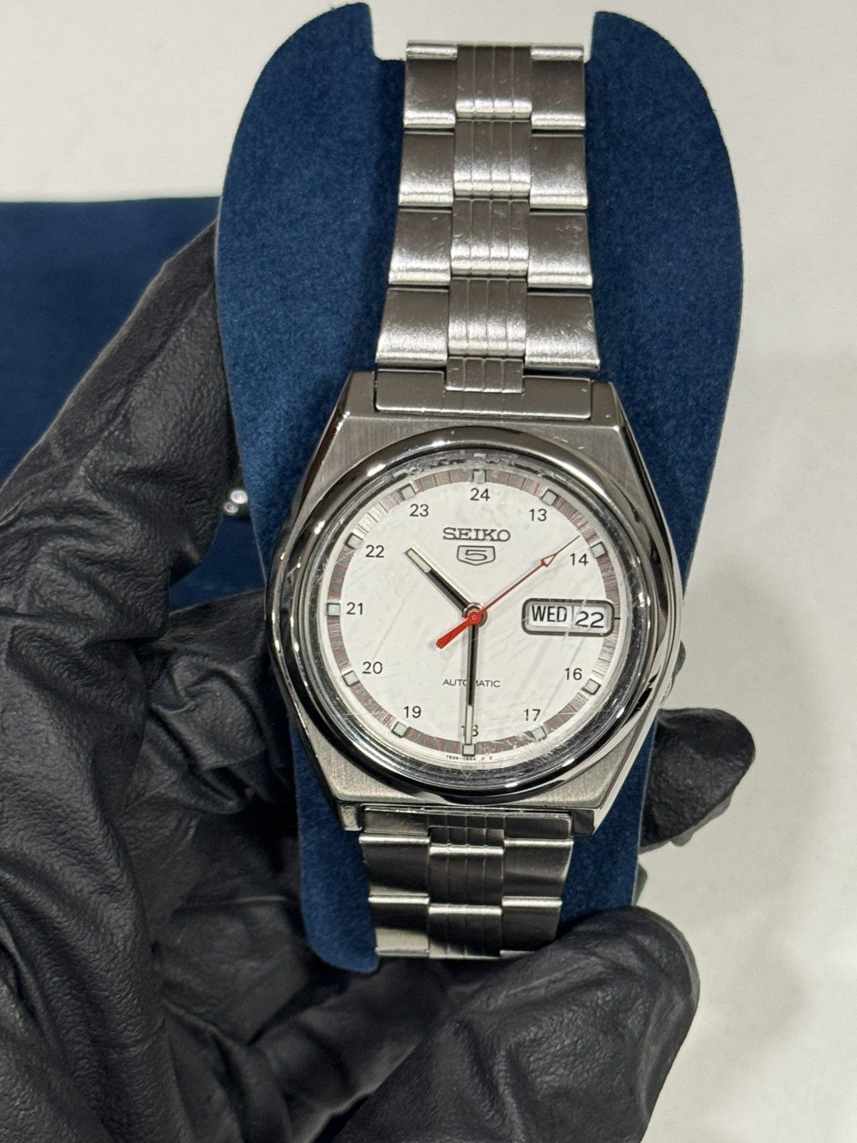 Seiko Vintage Seiko 5 7S26-8760 ‘Red Ticker’ Size 38 - 1 Thumbnail