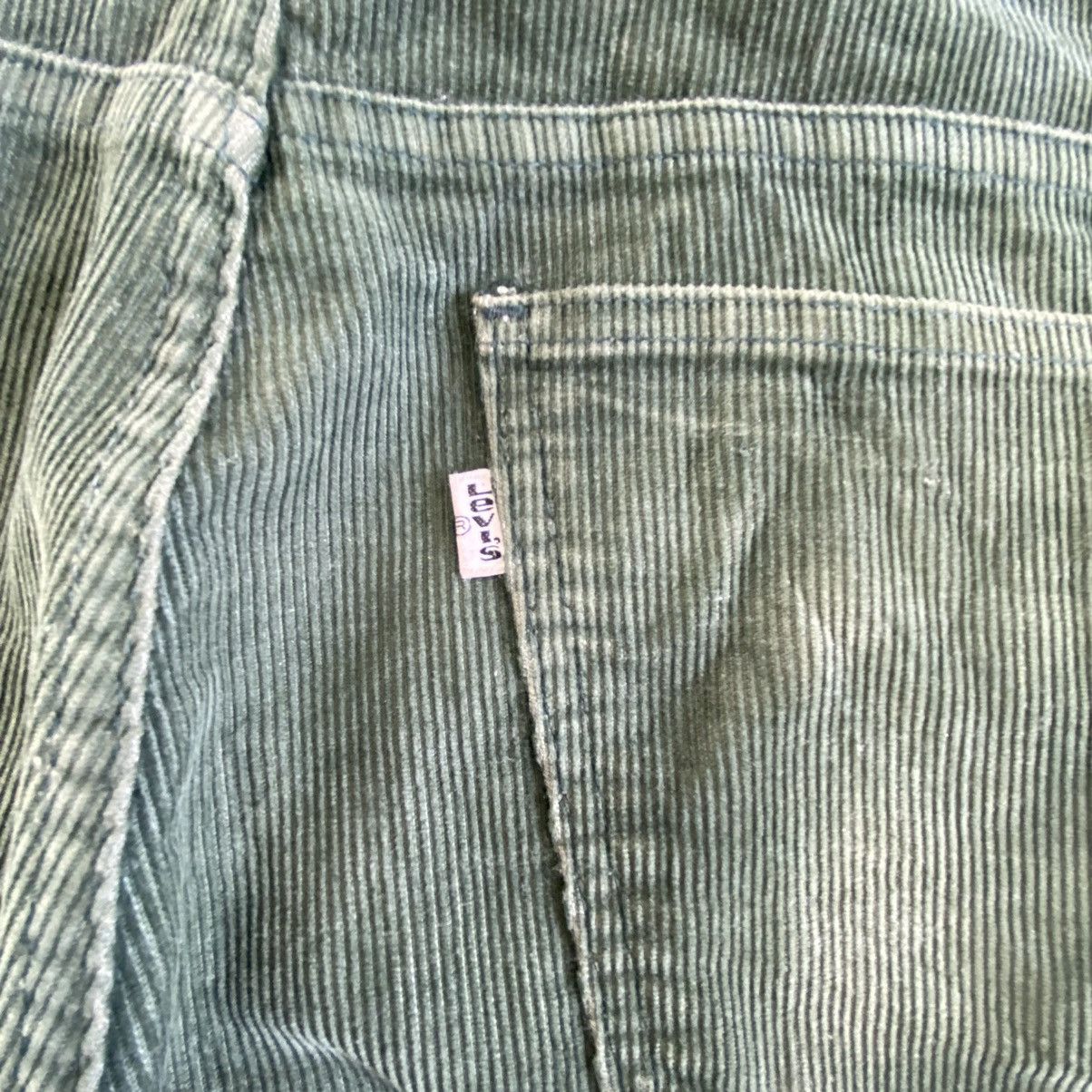 Levi's Vintage 1973 Levis 646 Faded Green Corduroy Flared Jeans Size US 31 - 20 Thumbnail