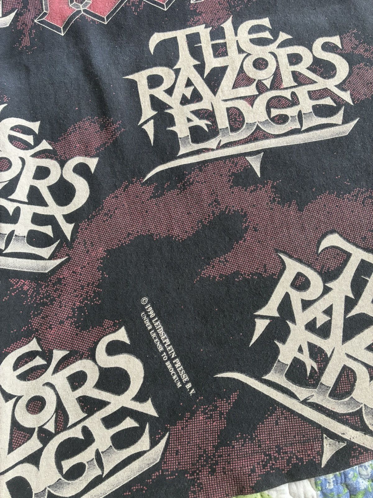 Other Vintage 1990 AC/DC "The Razors Edge" (AOP) t-shirt Size US L / EU 52-54 / 3 - 6 Thumbnail