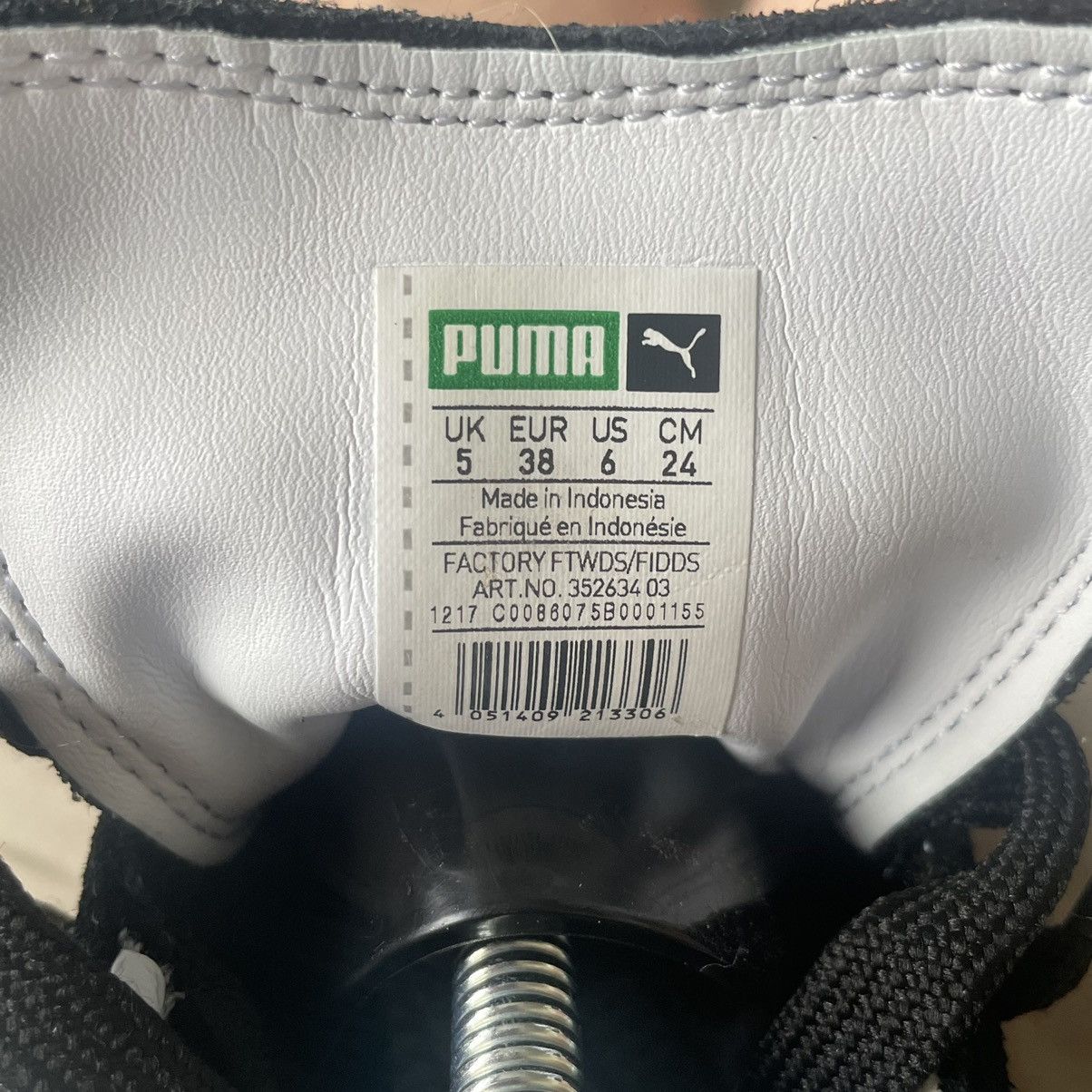 Puma Puma Suede Classic White Black Trainers Size US 7.5 / IT 37.5 - 10 Thumbnail
