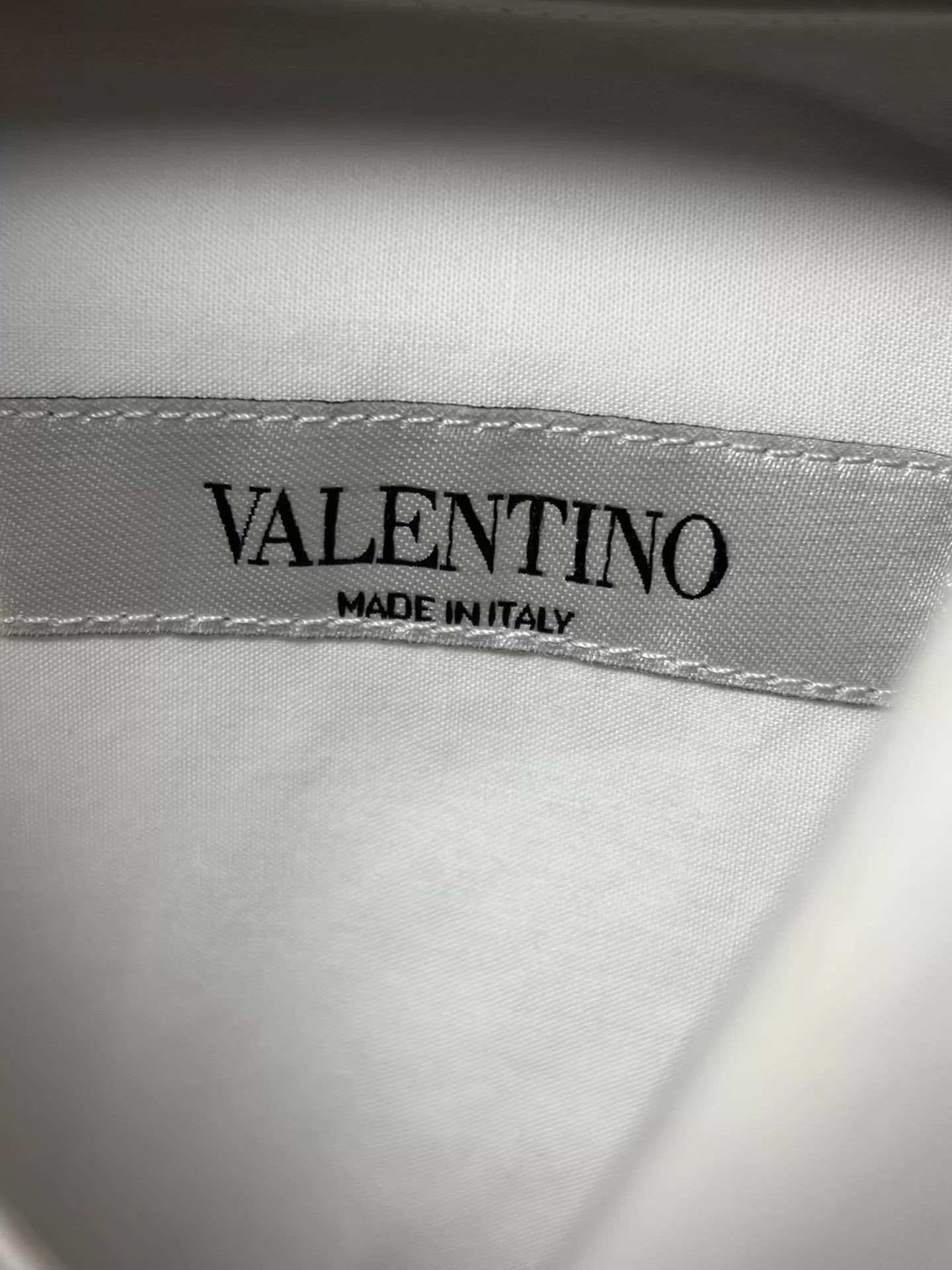 Valentino Valentino men's white long-sleeve shirt 37 xs like new Size US XS / EU 42 / 0 - 3 Thumbnail