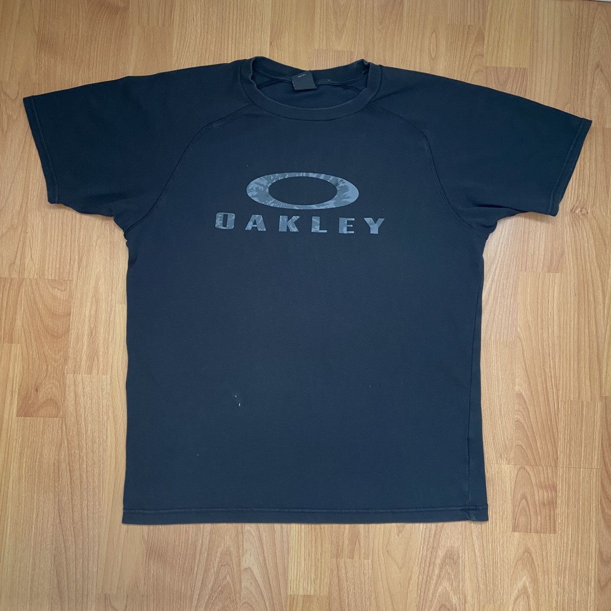 Oakley Oakley Men’s Camo Logo Hydrolix T-Shirt Size Large Size US L / EU 52-54 / 3 - 1 Thumbnail