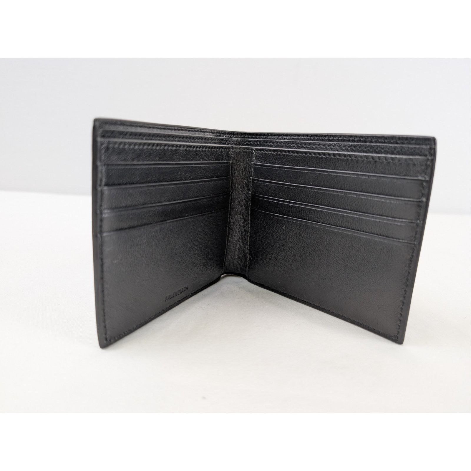 Balenciaga o1rshd1 Size: OS / Men's Cash Squared Folded Wallet in Black Size ONE SIZE - 7 Thumbnail