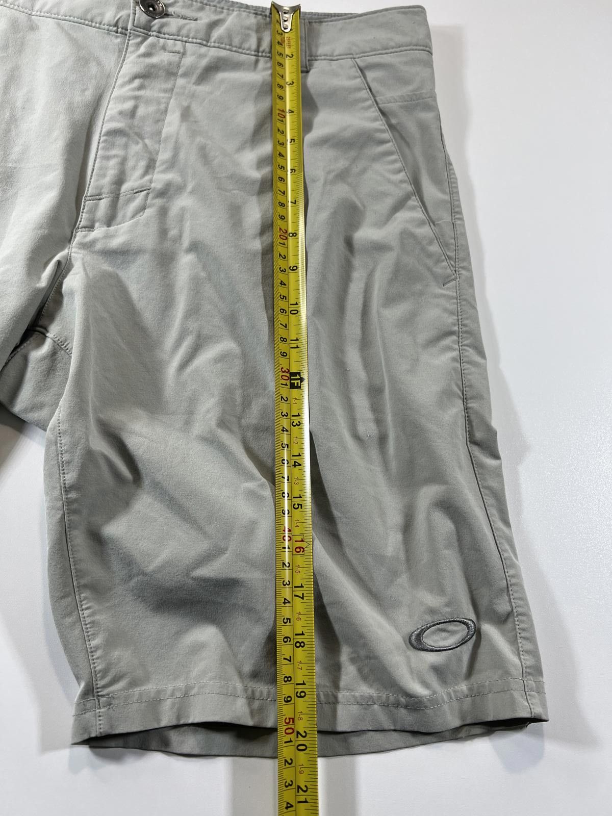 Oakley Oakley Men's Light Grey Casual Shorts Size US 34 / EU 50 - 5 Thumbnail