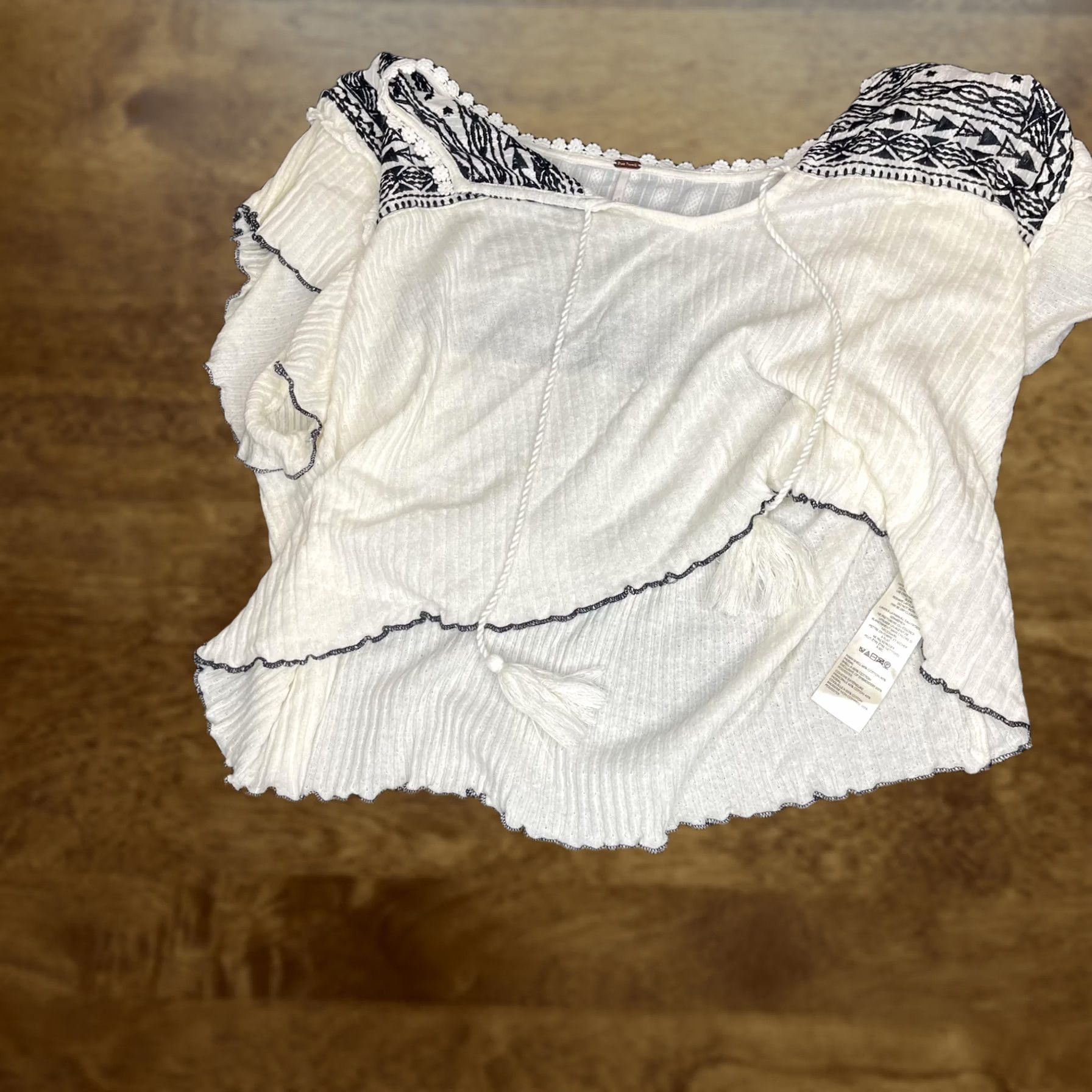 Free People Free People Shirt Womens Small White Embroidered Boho Peasant Tassel Top Size M / US 6-8 / IT 42-44 - 1 Thumbnail
