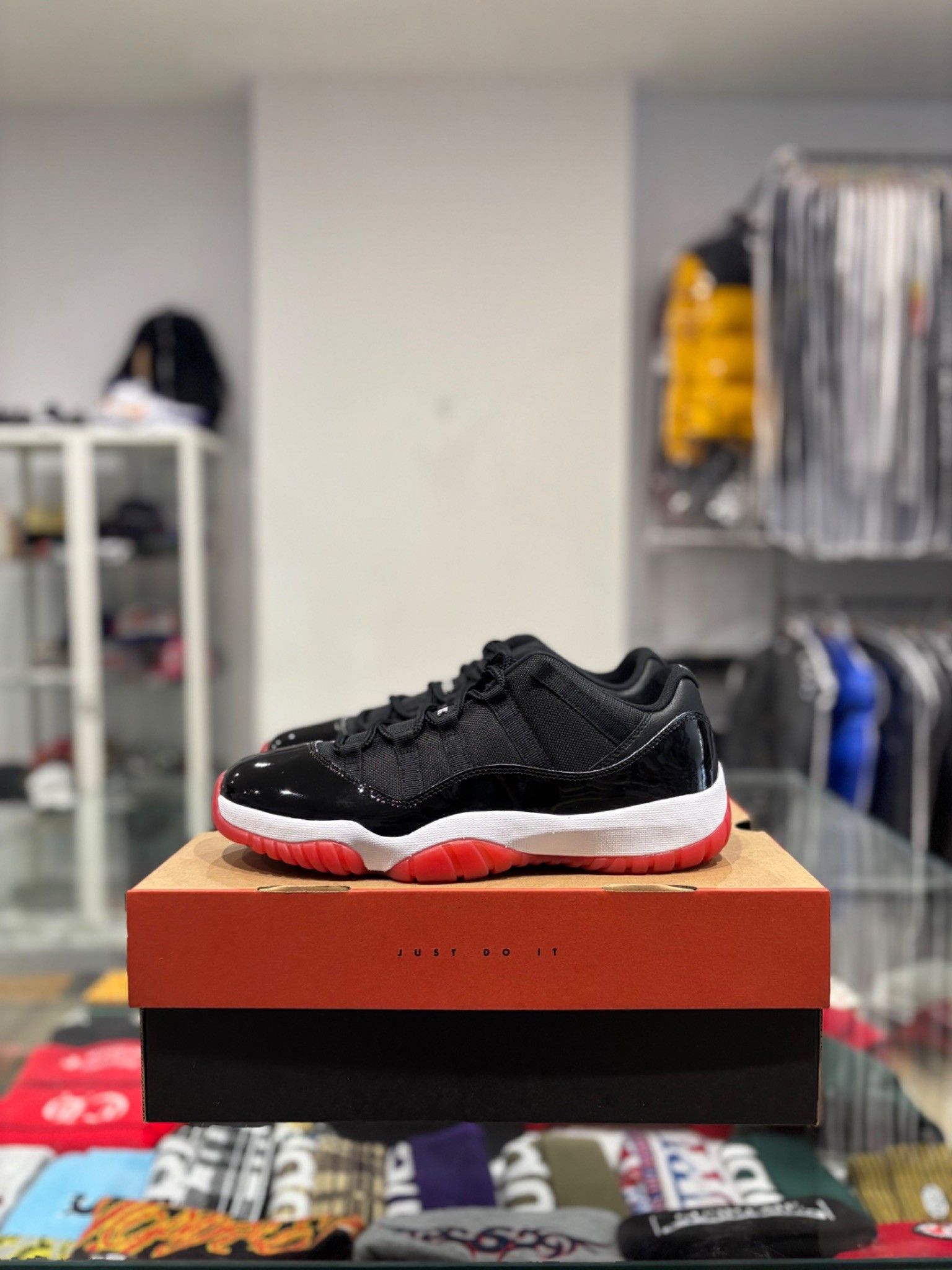 Jordan Brand Jordan 11 Low Bred (2025) Size US 11.5 / EU 44-45 - 2 Thumbnail
