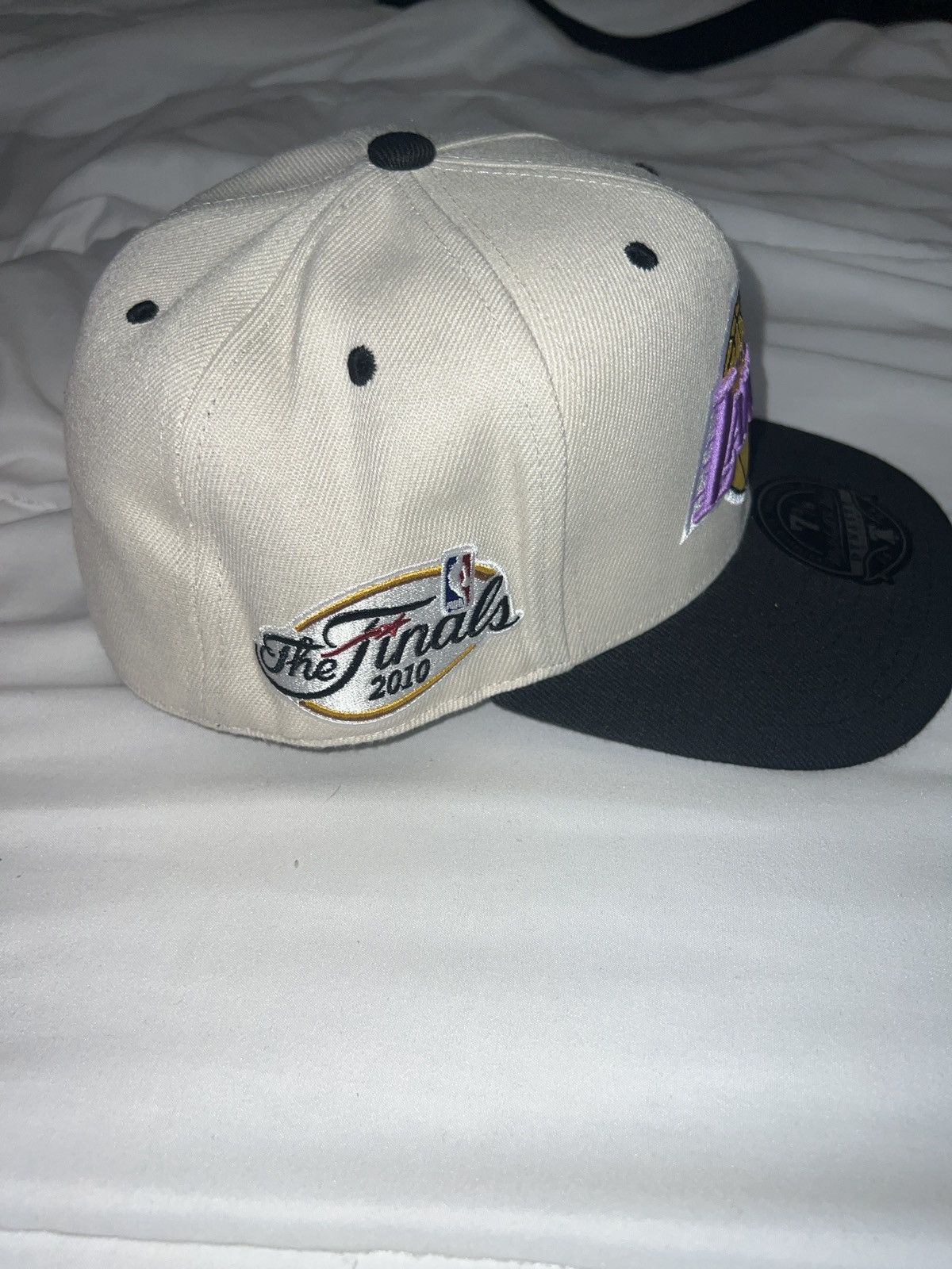 Lids × Mitchell & Ness × NBA 7 3/8 - Lakers 2010 Finals Fitted Hat Size ONE SIZE - 3 Thumbnail