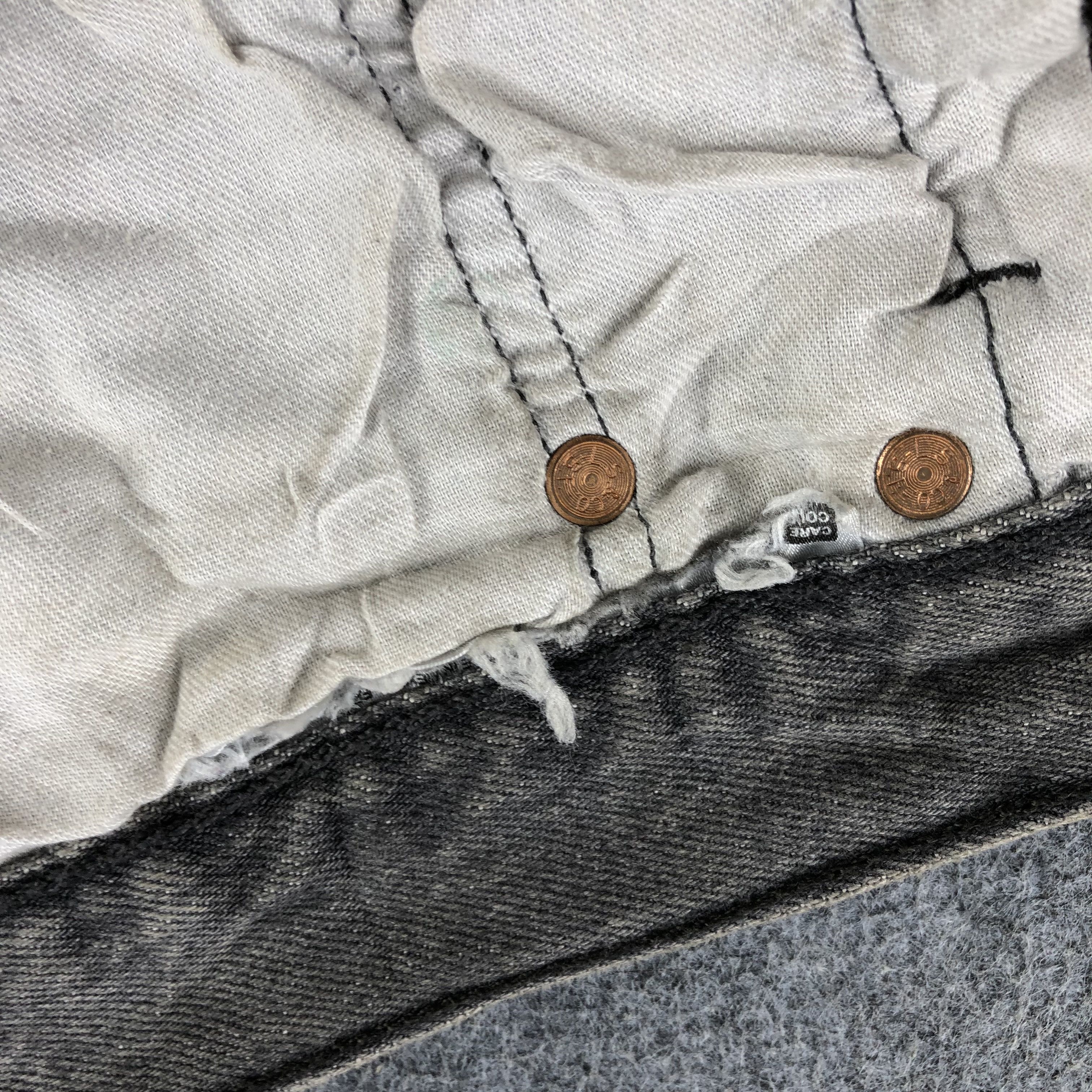 Levi's Vintage Levis 501 Jeans-J2267 Size US 39 - 13 Thumbnail