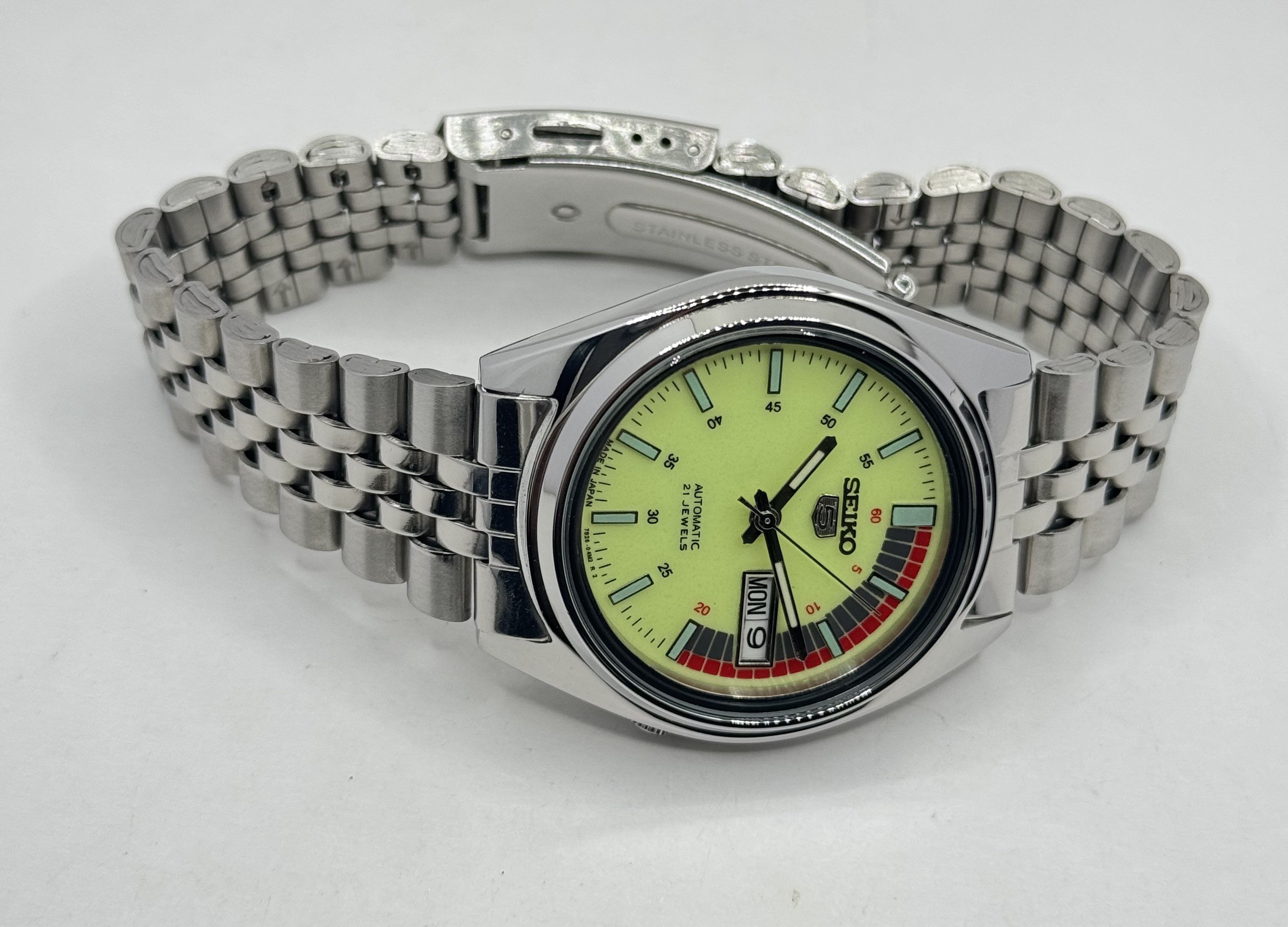 Seiko Seiko 5 Automatic Baton Dial Wrist Watch Day/Date Japan Size 36 - 11 Thumbnail