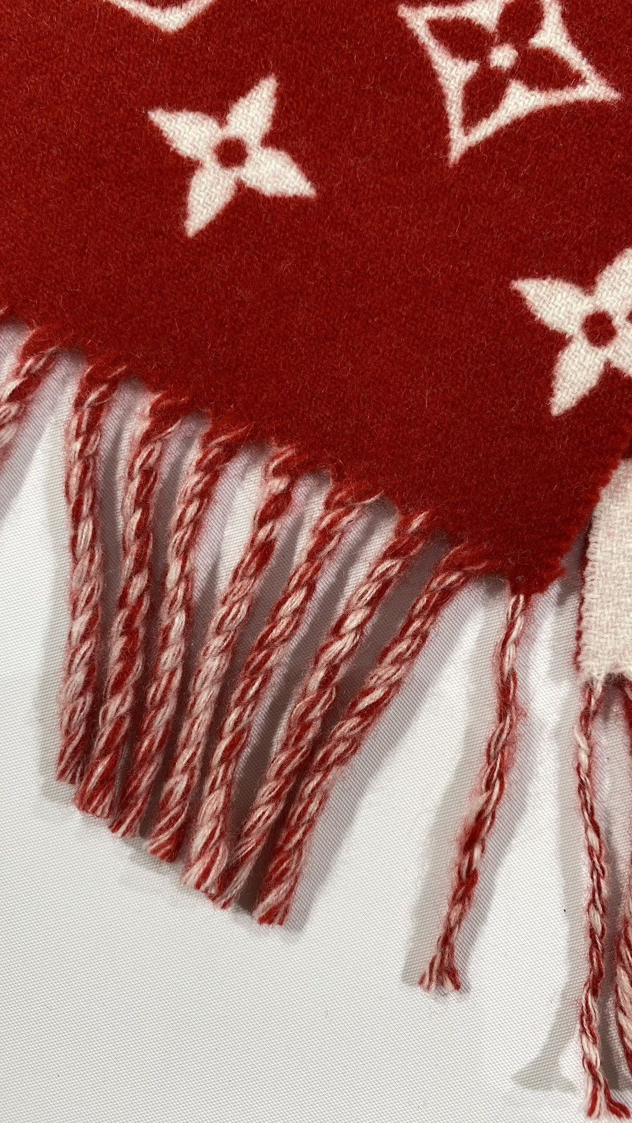 Louis Vuitton × Supreme Louis Vuitton X Supreme Scarf Red Monogram Size ONE SIZE - 5 Thumbnail