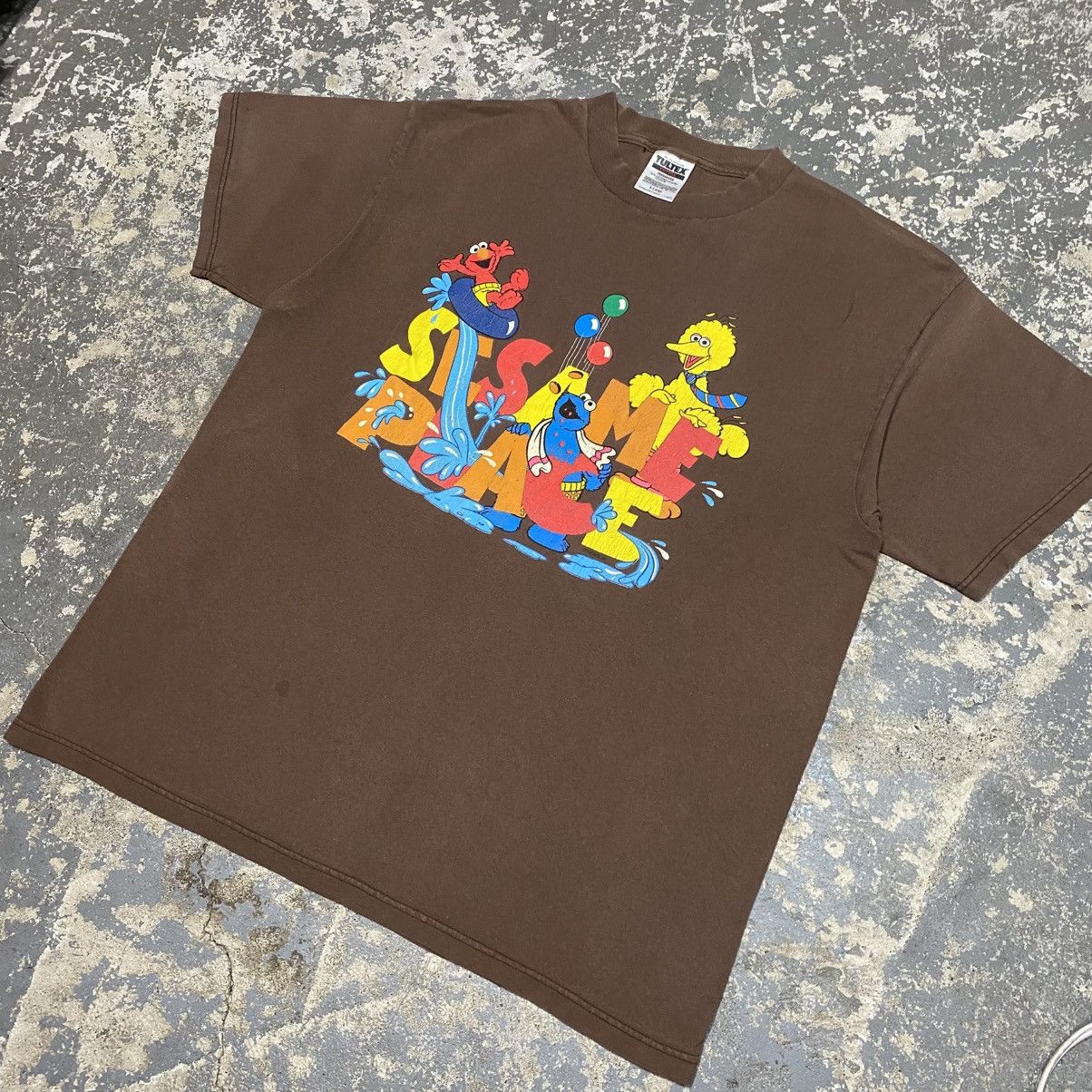 Vintage Vintage Sesame Street Sesame Place Brown Faded 90s Tshirt Size US XL / EU 56 / 4 - 10 Thumbnail