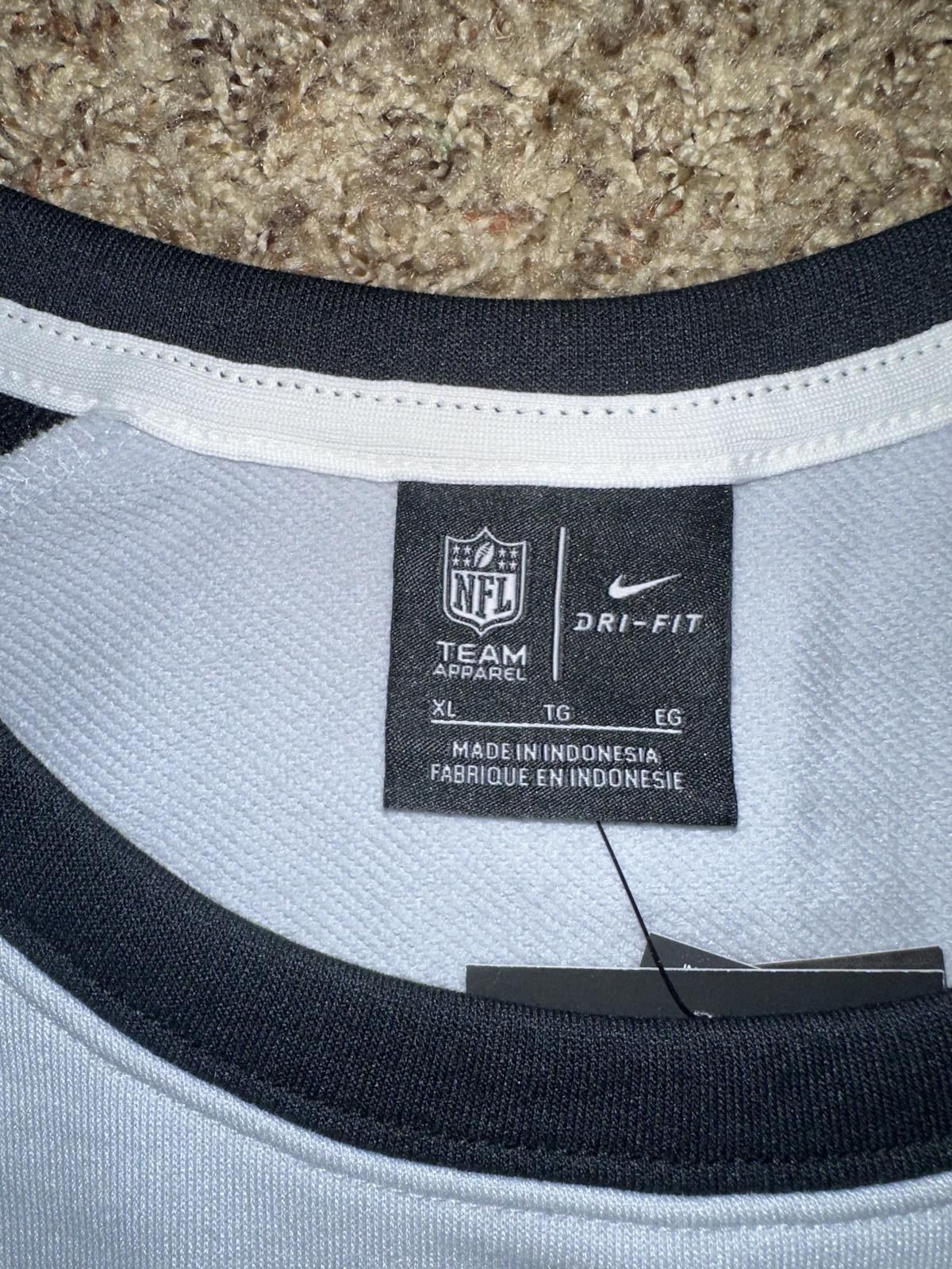 Designer Nike Men’s Las Vegas Raiders SLV/BLK Historic Raglan Crew Performance Sweater Size US XL / EU 56 / 4 - 5 Thumbnail