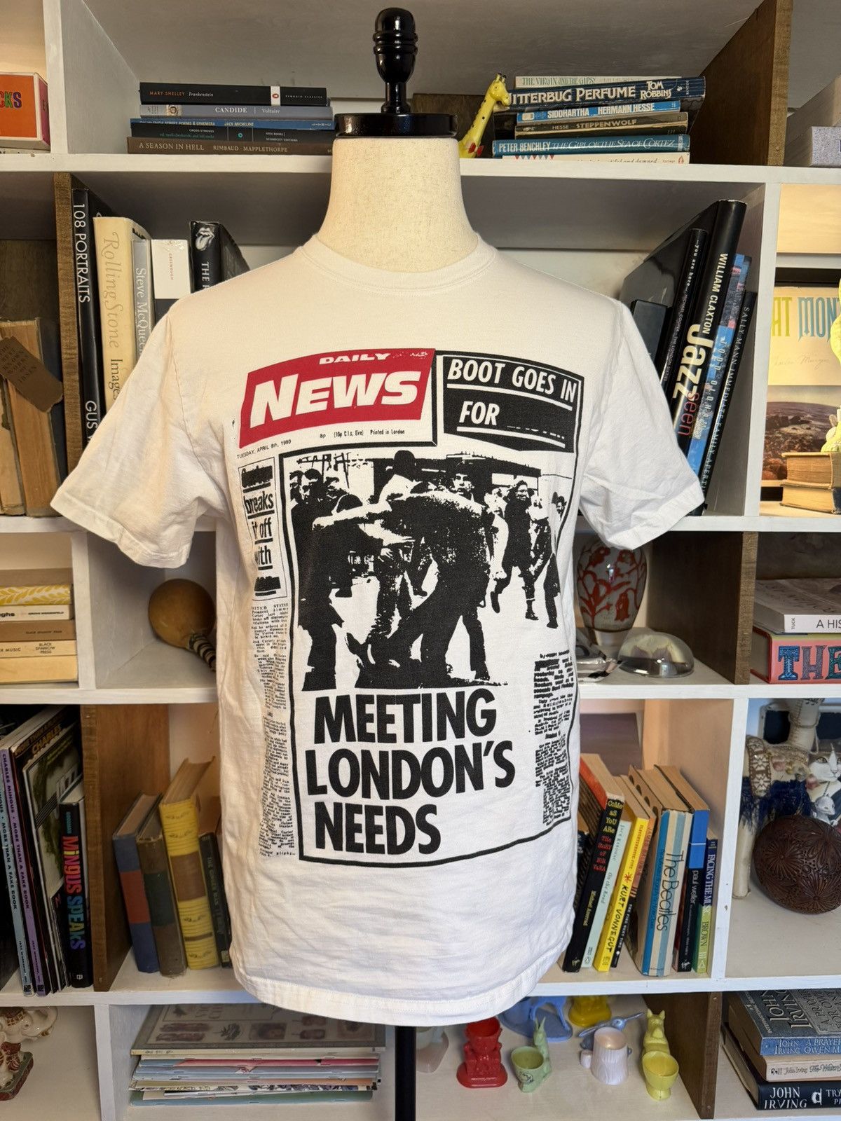 Other London Underground Newspaper Tee Size US M / EU 48-50 / 2 - 1 Thumbnail