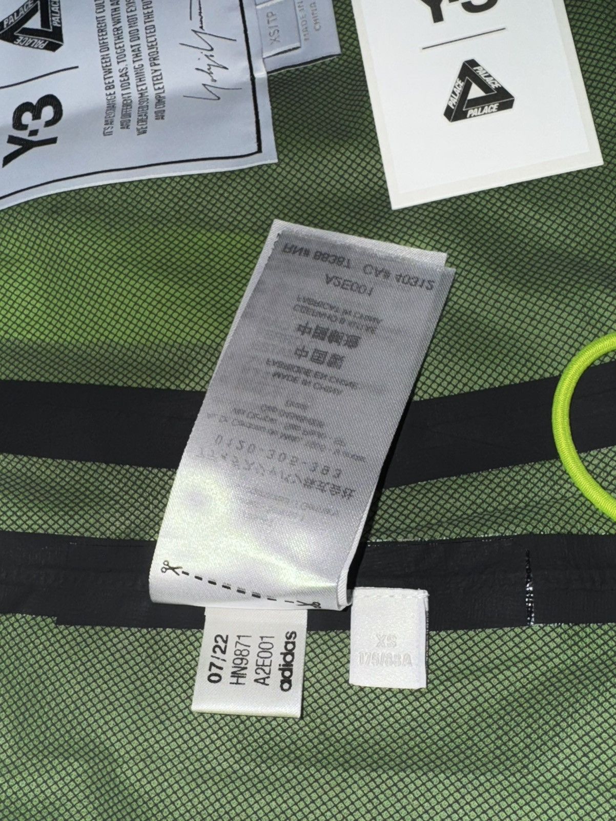 Palace × Y-3 × Yohji Yamamoto Palace x Y-3 Parka Waterproof Windbreaker XS (HN9871) Size US XS / EU 42 / 0 - 9 Thumbnail
