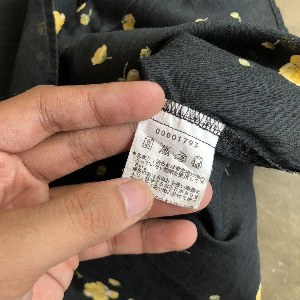 agnes b. 🇯🇵Vintage agnes b. Paris Flowers Button Up Shirt Luxury Black Size US S / EU 44-46 / 1 - 11 Thumbnail