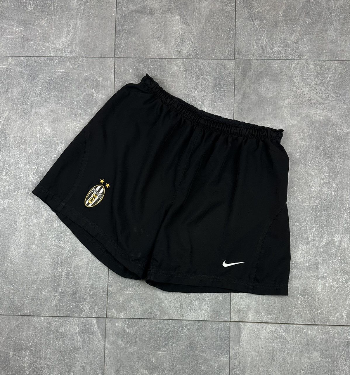 Nike Nike Juventus Vintage Retro Soccer Football Shorts FC Size US 32 / EU 48 - 1 Thumbnail