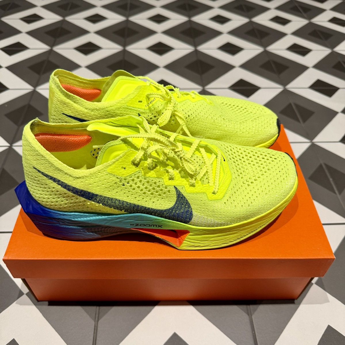 Nike Nike Vaporfly 3 Size US 11.5 / EU 44-45 - 1 Thumbnail