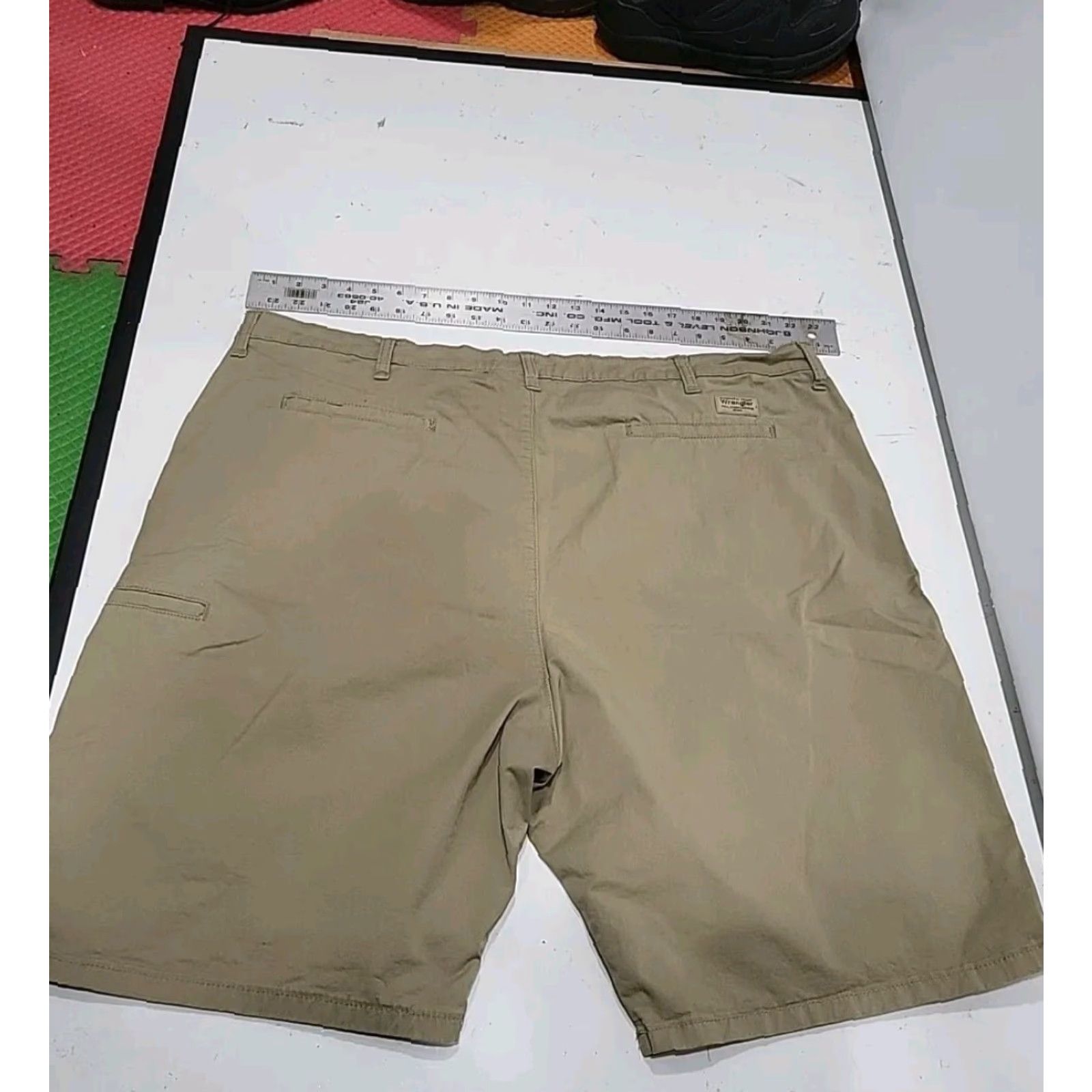 Wrangler VINTAGE Wrangler Chinos Shorts 46" EUC Khaki Brown Men 46 Chino - M3 Mens Size US 30 / EU 46 - 2 Thumbnail