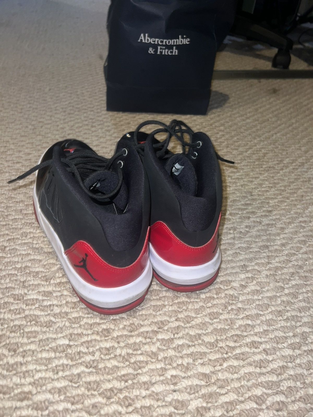 Nike Air Jordan Max Aura “Black Gym Red” Size US 10.5 / EU 43-44 - 6 Thumbnail