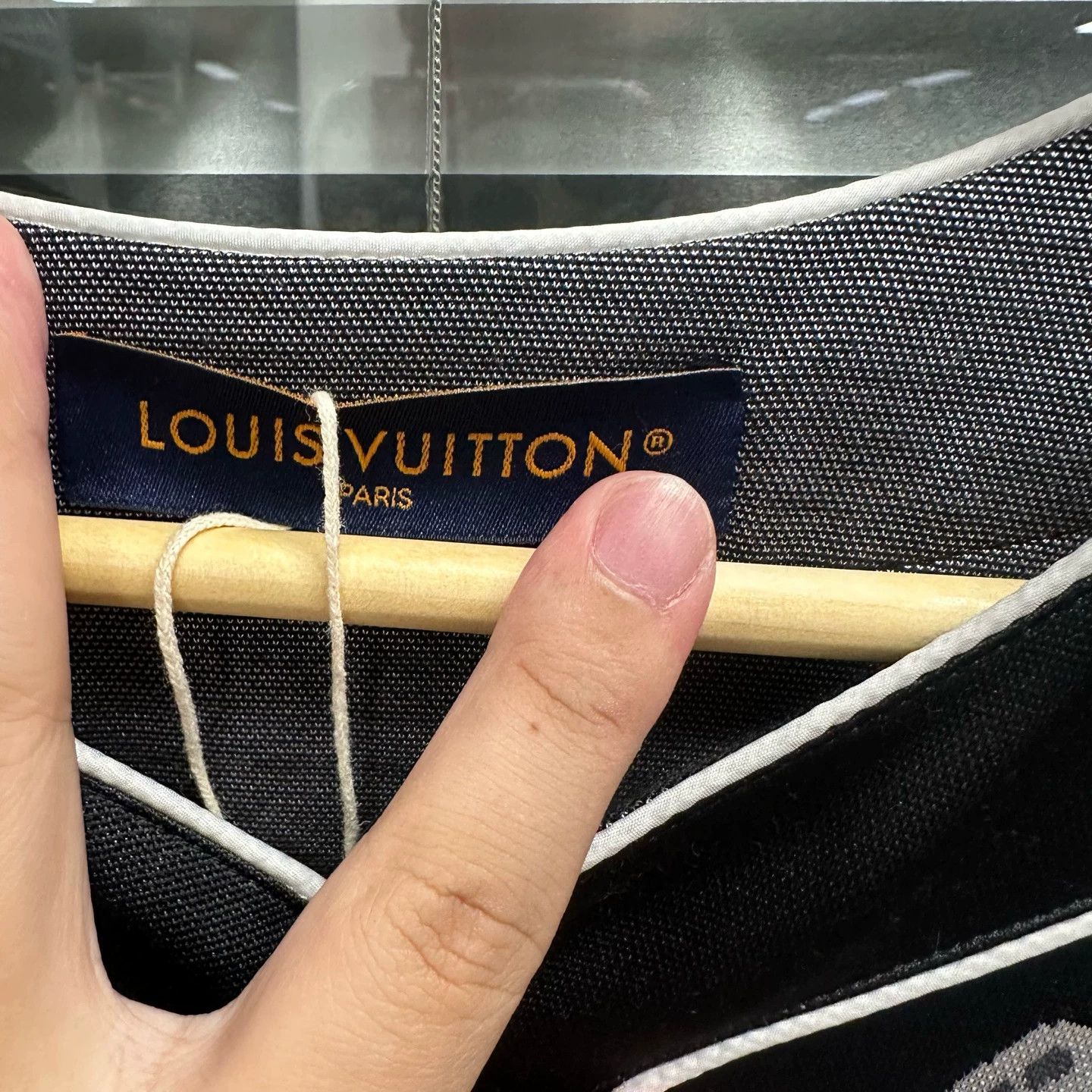 Louis Vuitton Louis Vuitton black logo short-sleeve shirt men's M Size US M / EU 48-50 / 2 - 3 Thumbnail