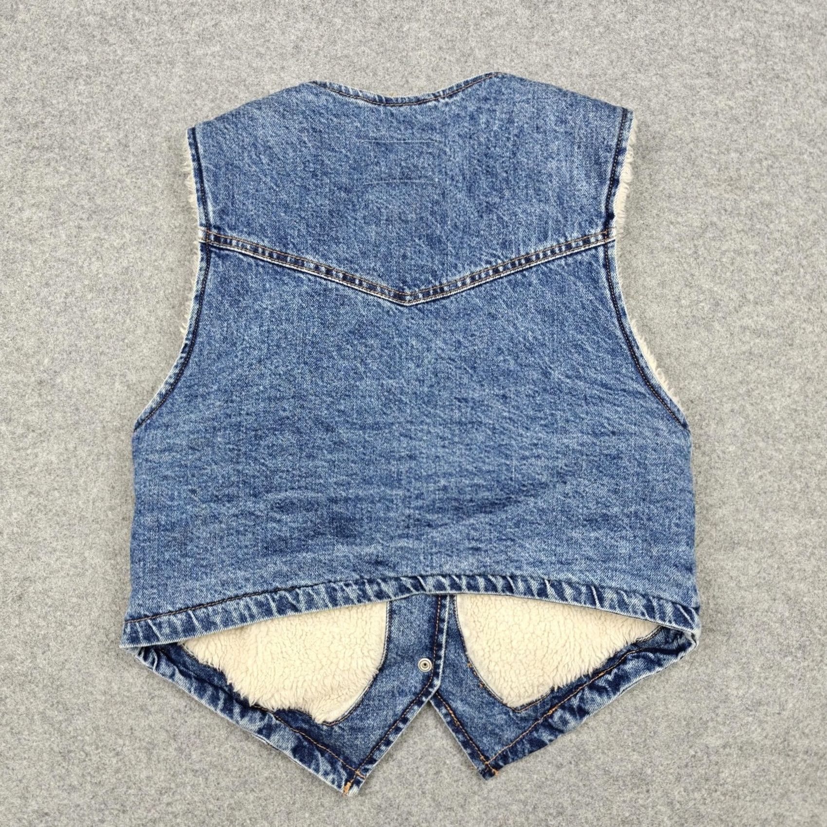 Vintage We The Free Vest Womens Small Blue Denim Sherpa Lined Snap Front Pockets Western Vest Shirt? Size S / US 4 / IT 40 - 7 Thumbnail