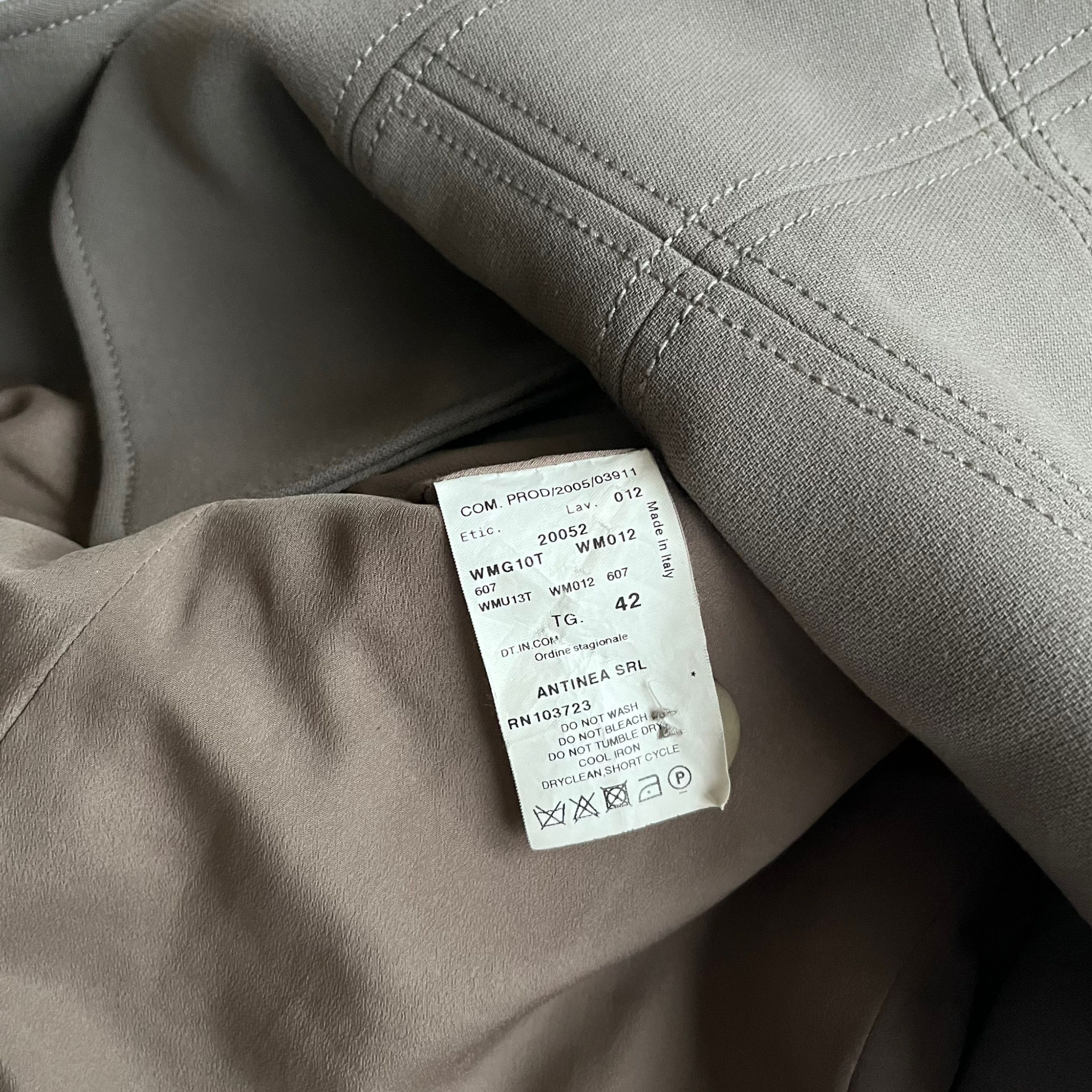 Armani Vintage Y2K Women's Armani Collezioni Grey Blazer Size S / US 4 / IT 40 - 4 Thumbnail