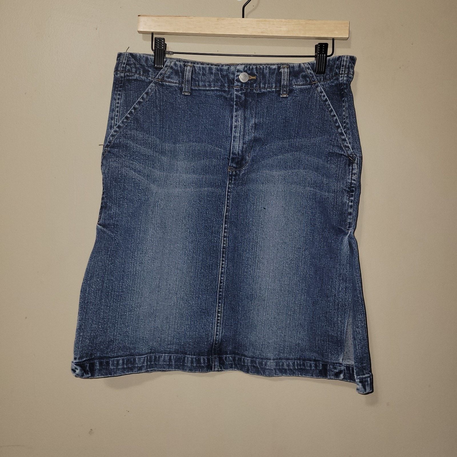 American Eagle Outfitters American Eagle Jean Skirt Size 10 Pockets Side Slits Size 32" / US 10 / IT 46 - 1 Thumbnail