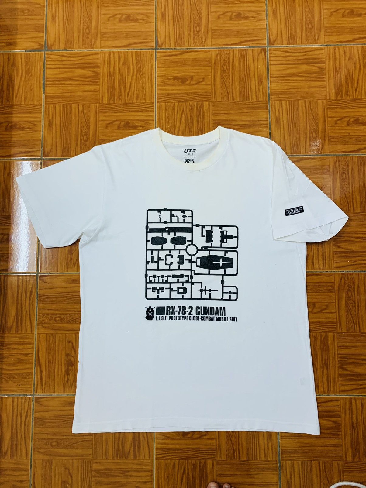 Japanese Brand × Uniqlo UNIQLO X GUNDAM 40th Anniversary Gunpla size XL Size US XL / EU 56 / 4 - 4 Thumbnail