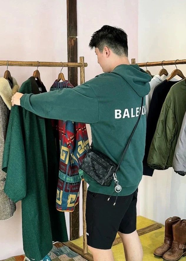 Balenciaga Balenciaga Green back logo hoodie sweatshirt Size US M / EU 48-50 / 2 - 5 Thumbnail