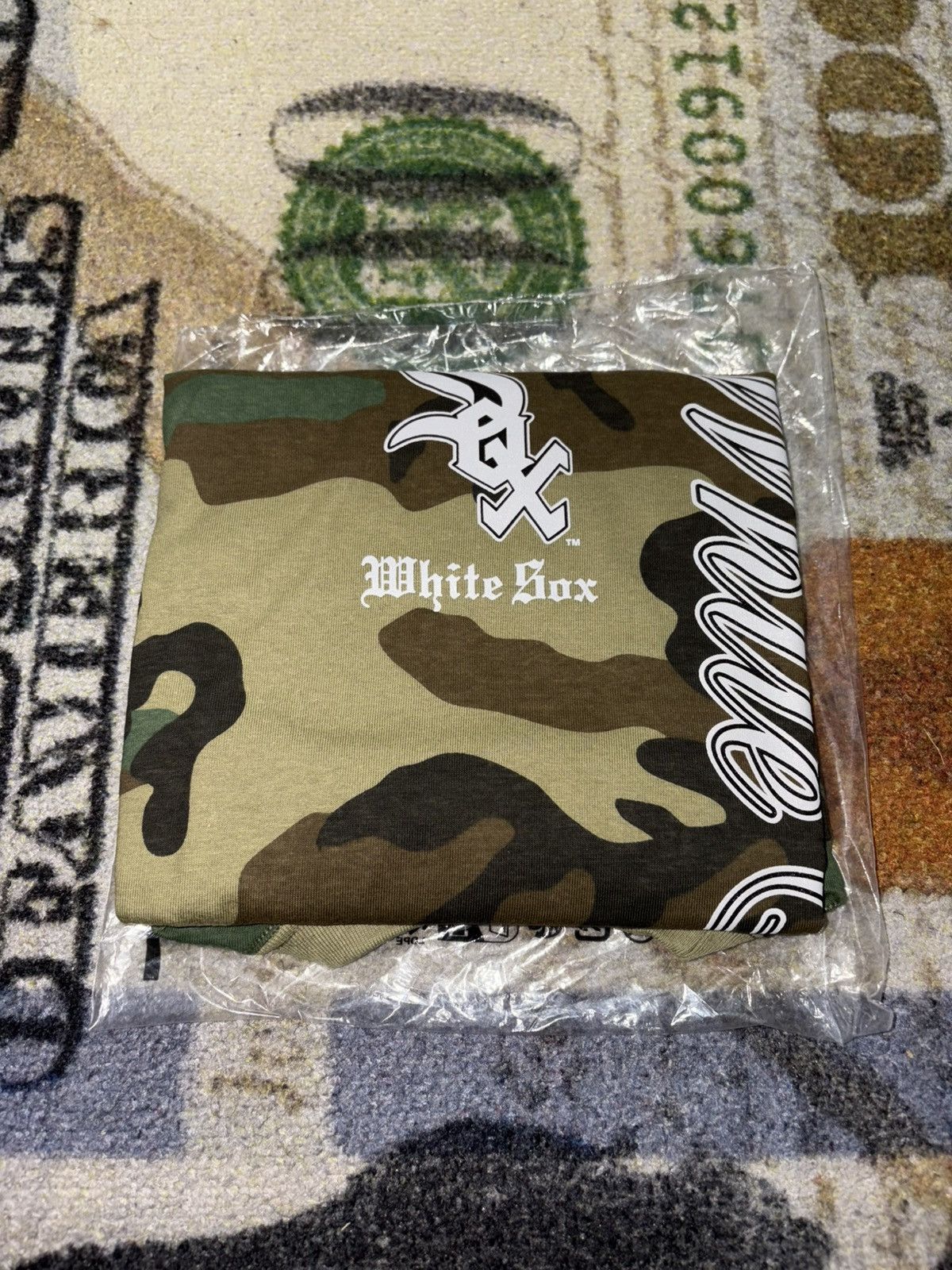 MLB × Supreme Supreme MLB Teams Sox Tee Camo Size US XXL / EU 58 / 5 - 1 Thumbnail