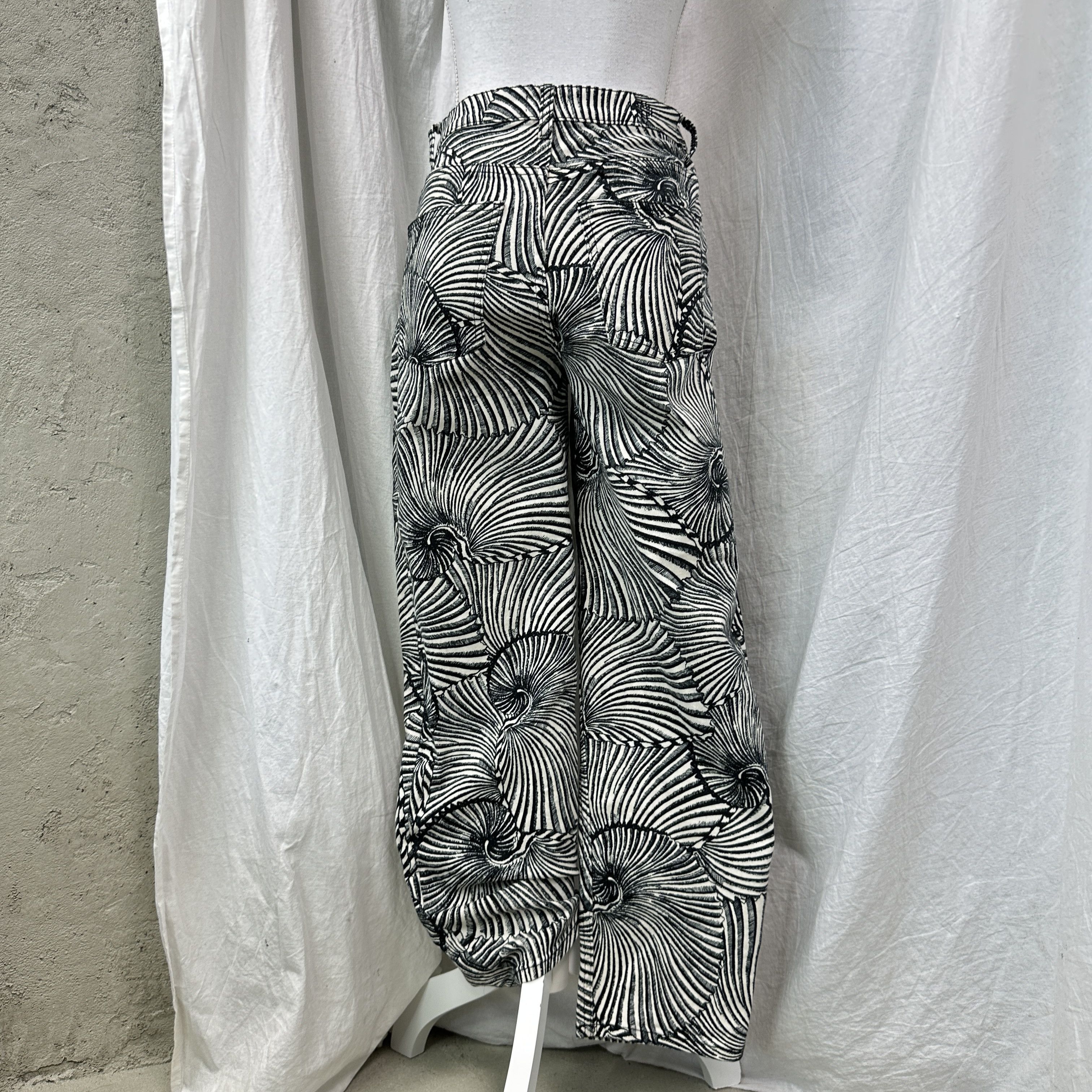 Baum und Pferdgarten Vintage Avant Garde Striped Baum und Pferdgarten Pants 00s Size 25" / US 0 / IT 36 - 8 Thumbnail
