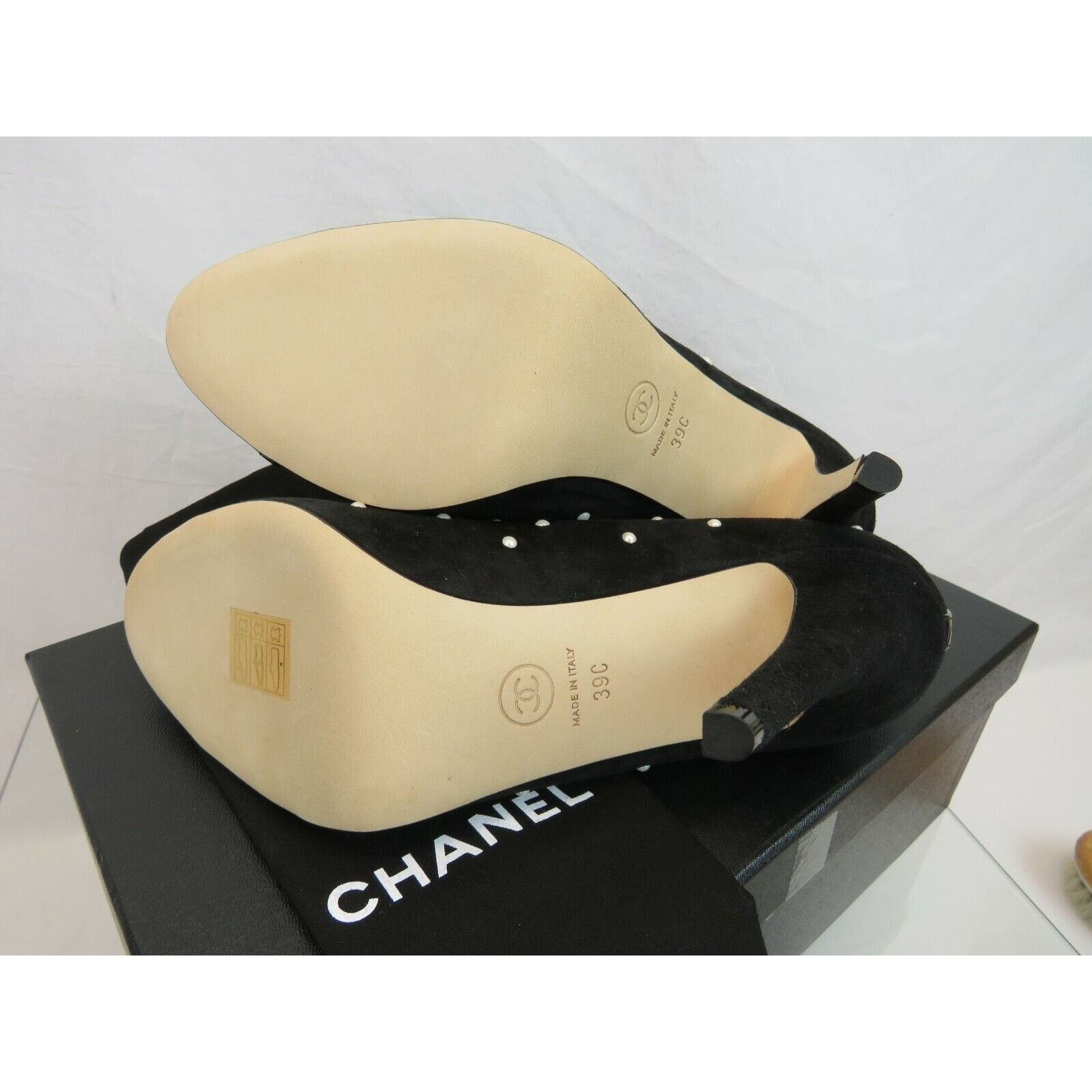 Chanel G33422 BLACK SUEDE PATENT LEATHER CAP TOE PEARLS PUMPS 39 Size US 9 / IT 39 - 10 Thumbnail
