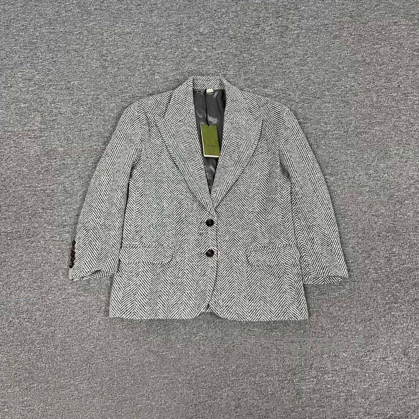Gucci Guicci Elegant V-neck wool suit jacket| Size 40R - 1 Thumbnail