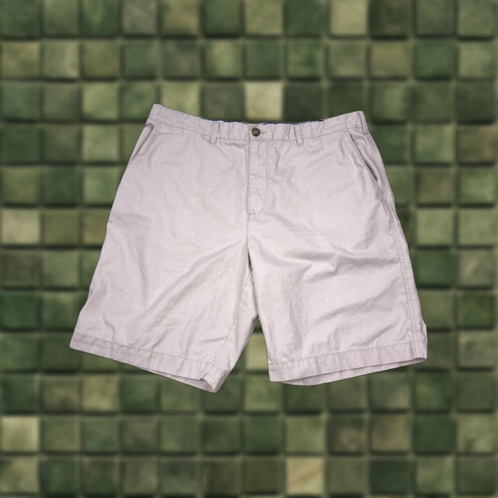 Tommy Hilfiger Tommy Hilfiger Khaki Bermuda Knee Length Shorts Mens 40 Beige Solid Chino Casual Size US 40 / EU 56 - 1 Thumbnail