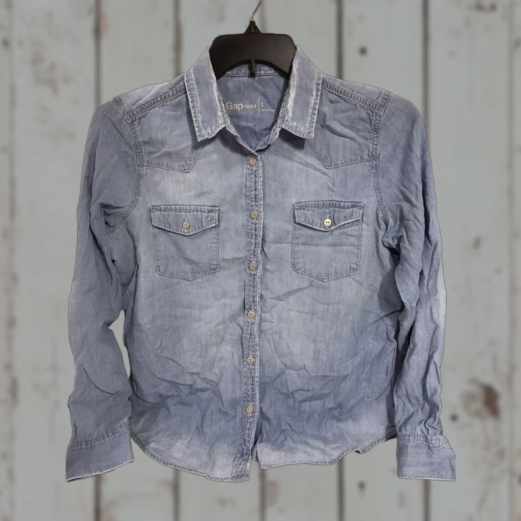 Gap Vintage Gap 1969 Denim Shirt Women’s Size L Blue Casual Button-Up Long Sleeve Size L / US 10 / IT 46 - 1 Thumbnail