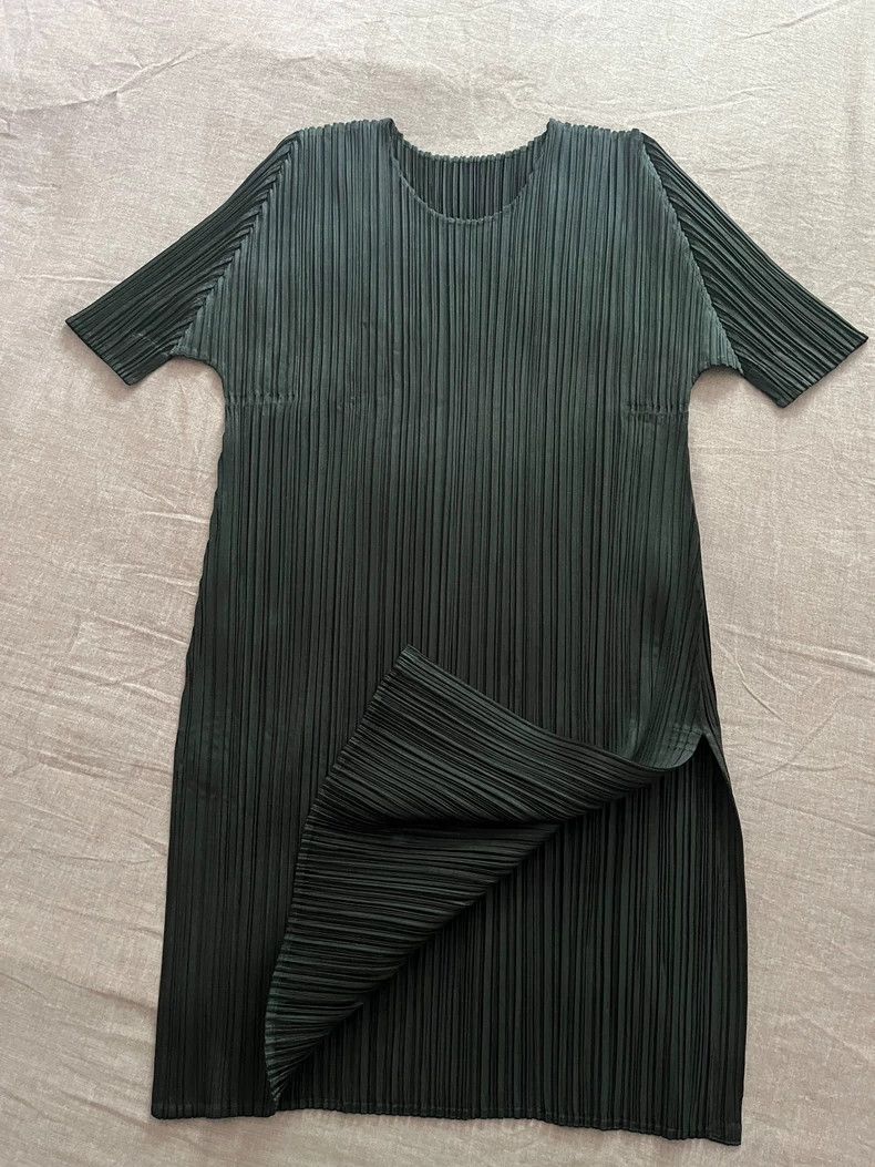 Issey Miyake Issey Miyake size:3 black dress Size XS / US 0-2 / IT 36-38 - 2 Thumbnail