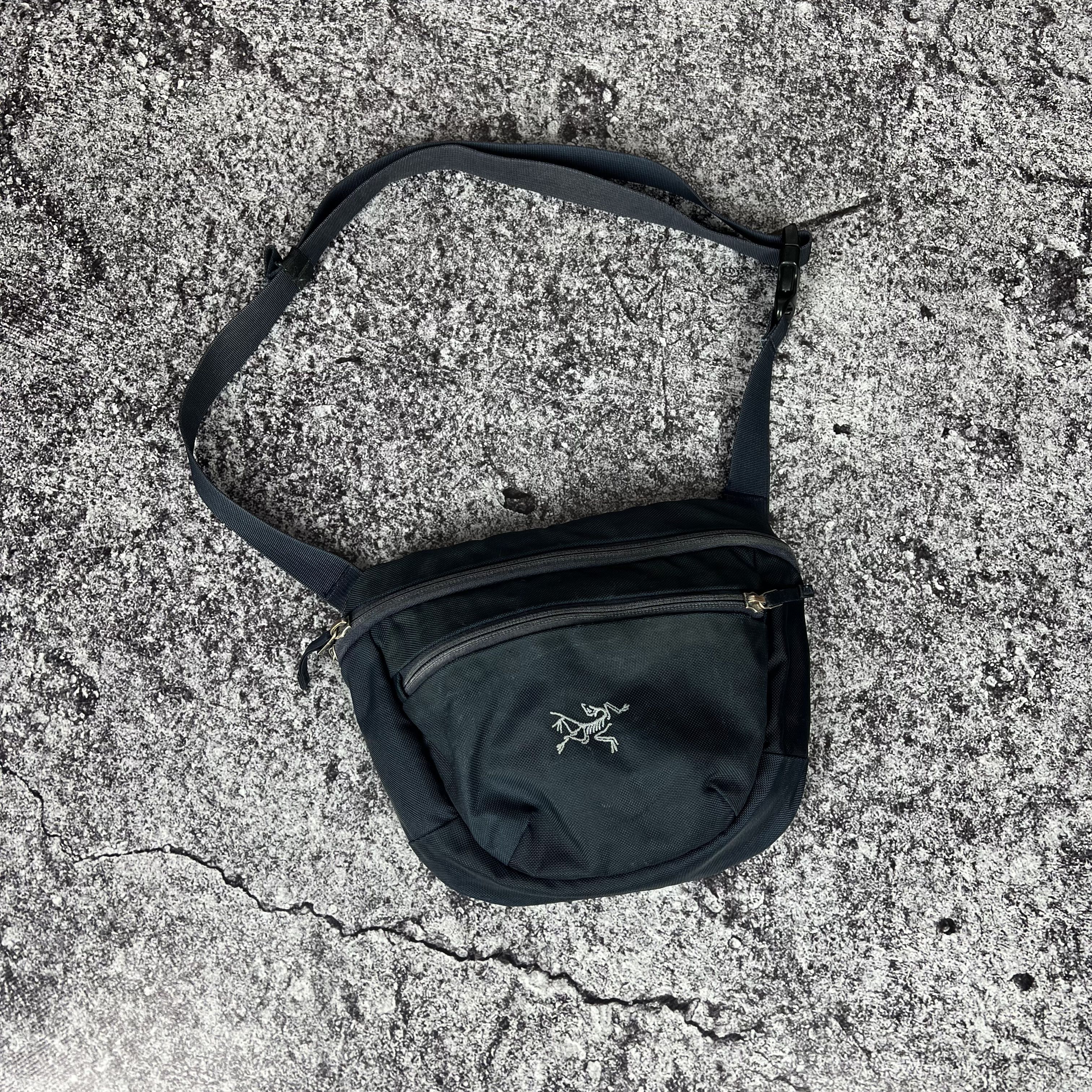 セール未開封Arc'teryx システムA Kraft Waist Pack Arc'teryx system a Kraft Waist Pack - メルカリ