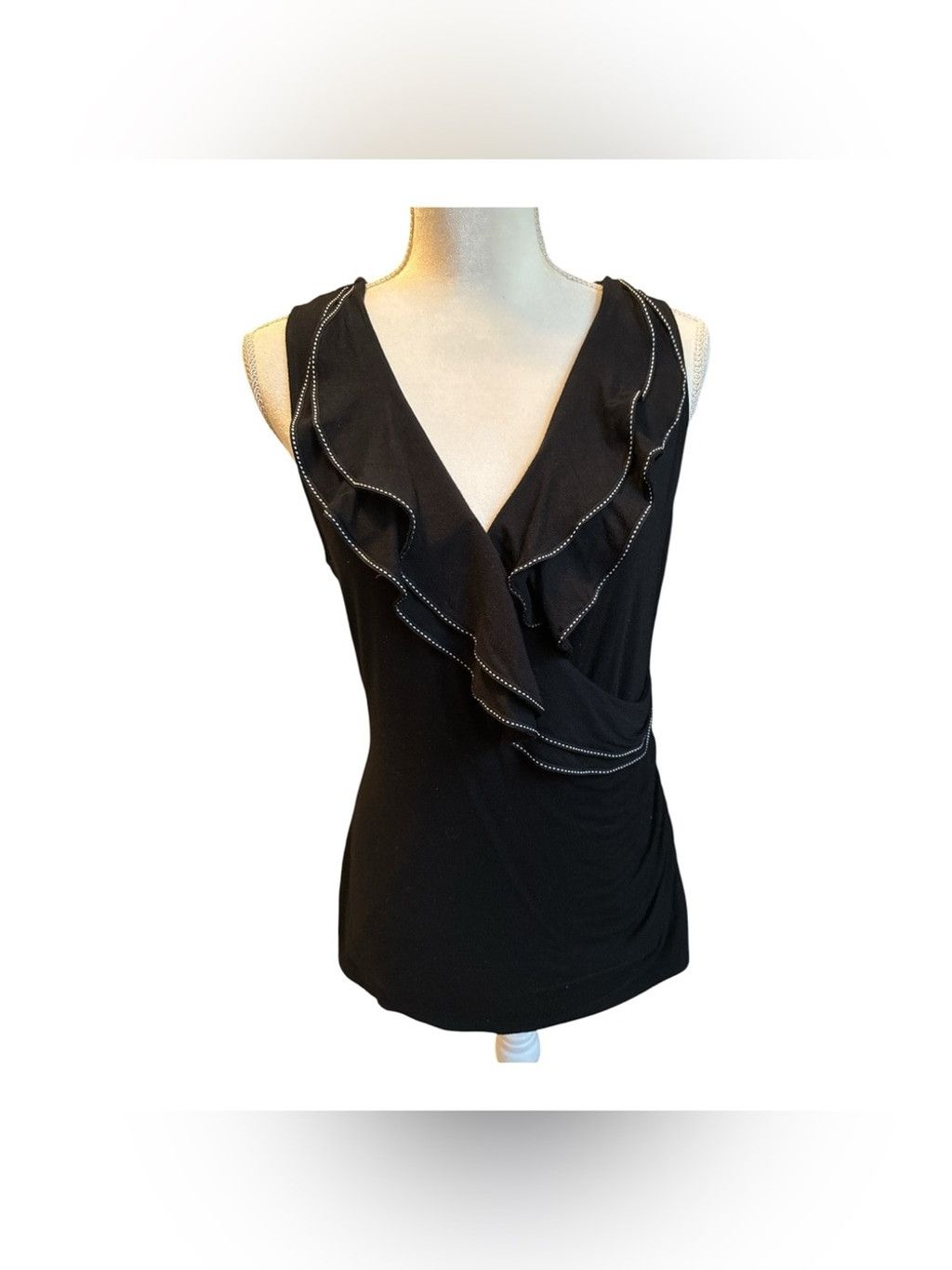 White House Black Market House Black Market Sleeveless Ruffled V-Neck Top #60 Size M / US 6-8 / IT 42-44 - 1 Thumbnail